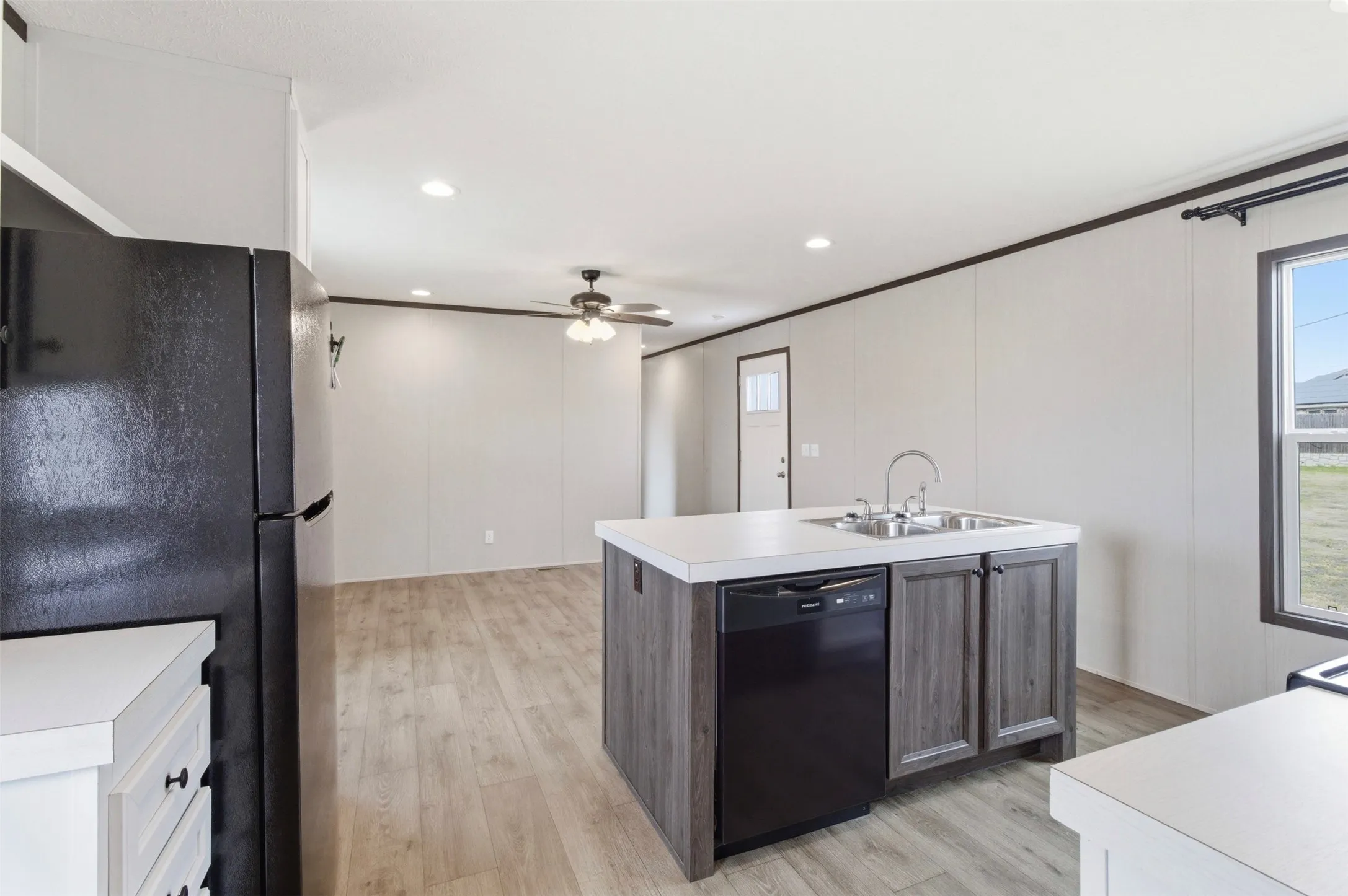 Mobile Home For Sale in Collin County , 2511 Greenfield, Princeton, Texas 75407, 3 Bedroom, 2 Bathroom, Garage spaces, 1,056 Sqft, built in 2023, mls#21200007, Real Estate Agent in Princeton, Homes For Sale in Collin county, Homes For Sale in Princeton, Realtor in Princeton Texas, Real Estate Brokerage Independent Realty Texas, Luminita Cordes Realtor