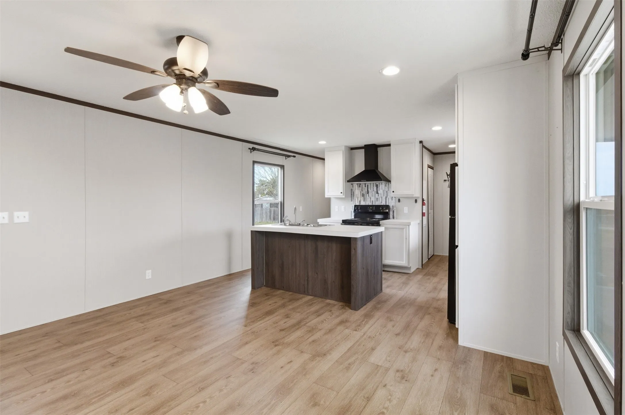 Mobile Home For Sale in Collin County , 2511 Greenfield, Princeton, Texas 75407, 3 Bedroom, 2 Bathroom, Garage spaces, 1,056 Sqft, built in 2023, mls#21200007, Real Estate Agent in Princeton, Homes For Sale in Collin county, Homes For Sale in Princeton, Realtor in Princeton Texas, Real Estate Brokerage Independent Realty Texas, Luminita Cordes Realtor