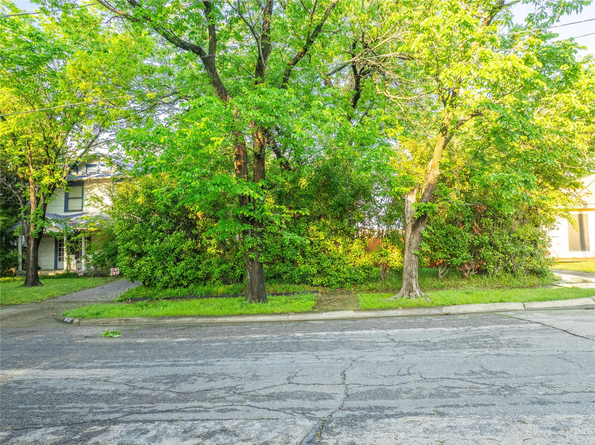Unimproved Land For Sale in Dallas County , 820 Elsbeth Street, Dallas, Texas 75208, 0, 0, Garage spaces, 0 Sqft, built in 0, Price $325,000, mls#21198618, Real Estate Agent in Dallas, Homes For Sale in Dallas county, Homes For Sale in Dallas, Realtor in Dallas Texas, Real Estate Brokerage Independent Realty Texas, Luminita Cordes Realtor