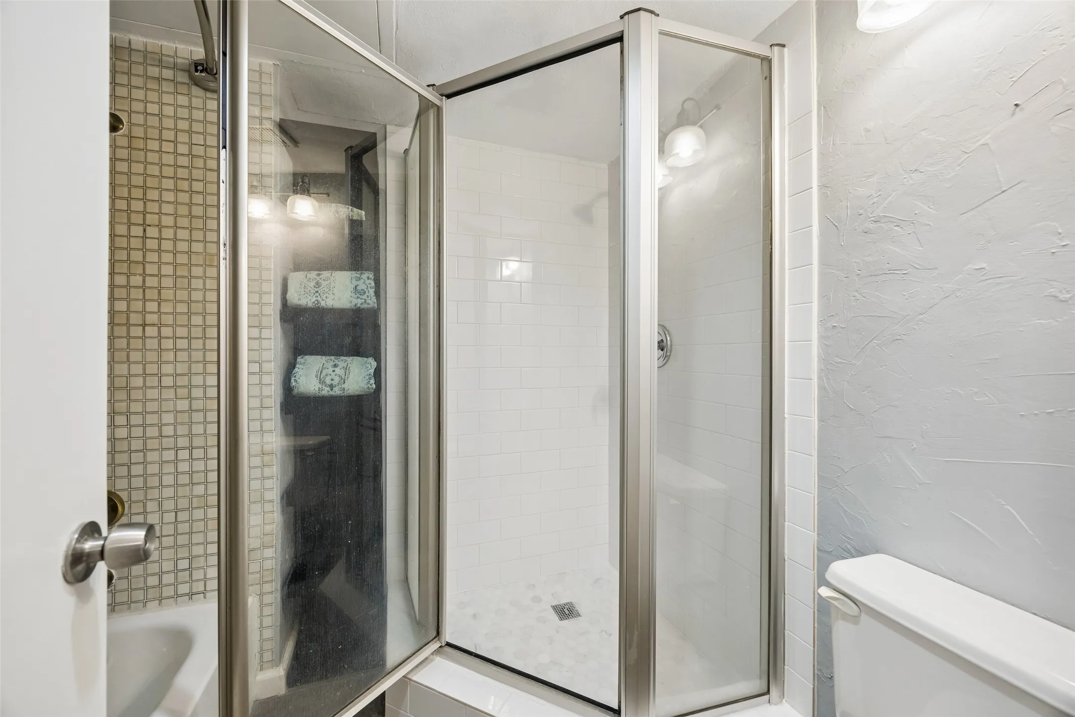 Condominium For Sale in Collin County , 18240 Midway Road 202, Dallas, Texas 75287, 1 Bedroom, 2 Bathroom, 1 Garage spaces, 866 Sqft, built in 1982, Preowned, mls#21200078, Real Estate Agent in Dallas, Homes For Sale in Collin county, Homes For Sale in Dallas, Realtor in Dallas Texas, Real Estate Brokerage Independent Realty Texas, Luminita Cordes Realtor