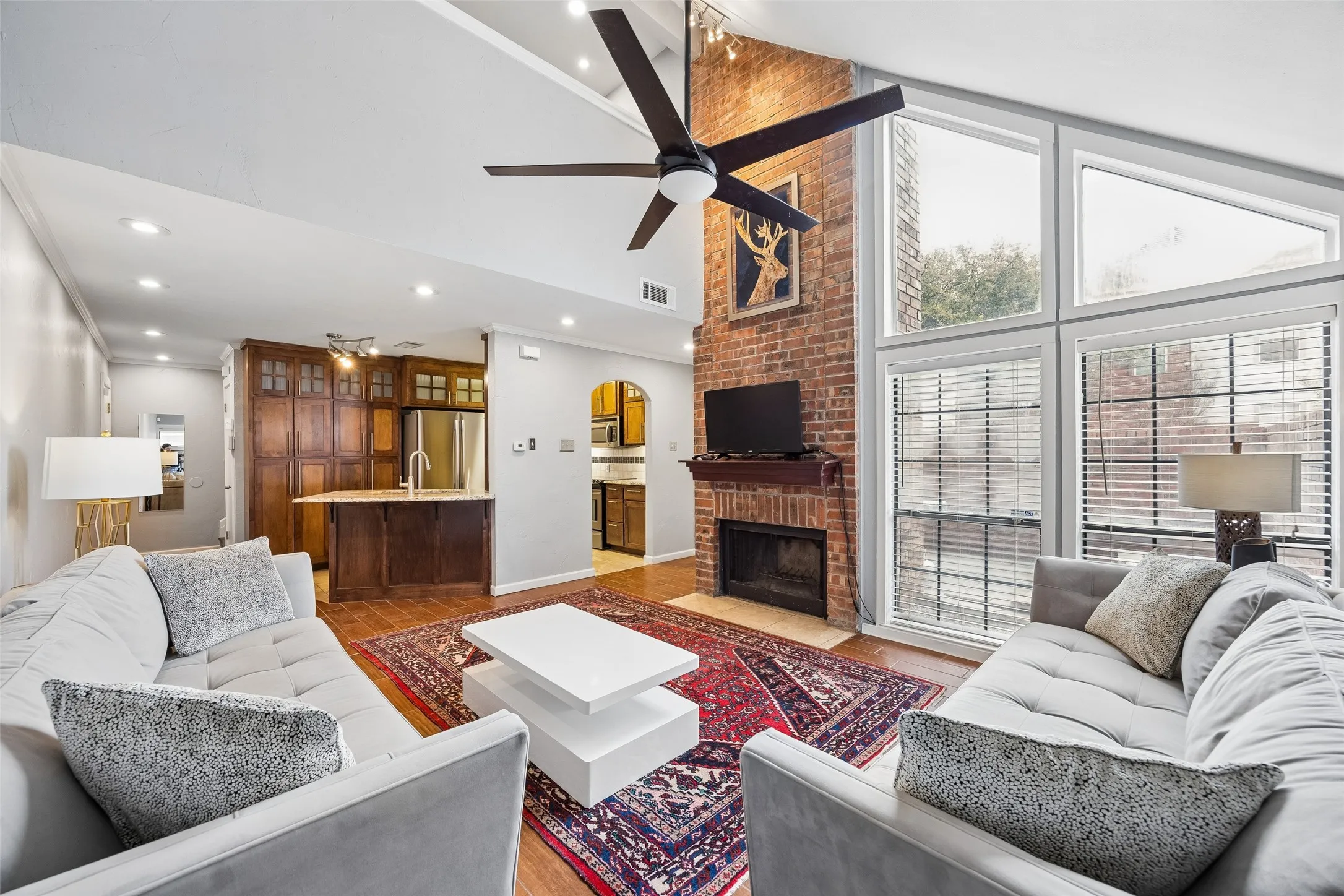 Condominium For Sale in Collin County , 18240 Midway Road 202, Dallas, Texas 75287, 1 Bedroom, 2 Bathroom, 1 Garage spaces, 866 Sqft, built in 1982, Preowned, mls#21200078, Real Estate Agent in Dallas, Homes For Sale in Collin county, Homes For Sale in Dallas, Realtor in Dallas Texas, Real Estate Brokerage Independent Realty Texas, Luminita Cordes Realtor