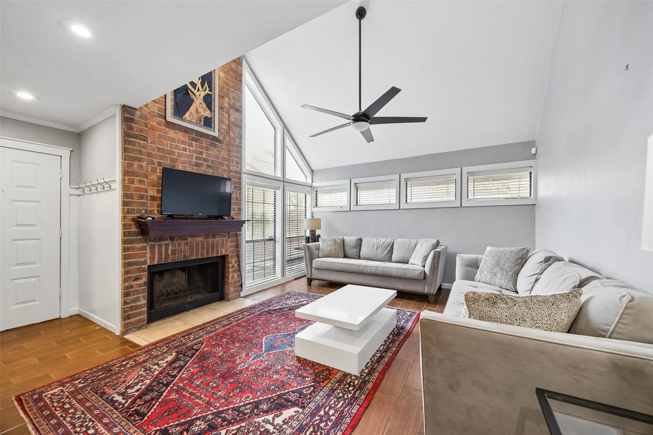 Condominium For Sale in Collin County , 18240 Midway Road 202, Dallas, Texas 75287, 1 Bedroom, 2 Bathroom, 1 Garage spaces, 866 Sqft, built in 1982, Preowned, mls#21200078, Real Estate Agent in Dallas, Homes For Sale in Collin county, Homes For Sale in Dallas, Realtor in Dallas Texas, Real Estate Brokerage Independent Realty Texas, Luminita Cordes Realtor