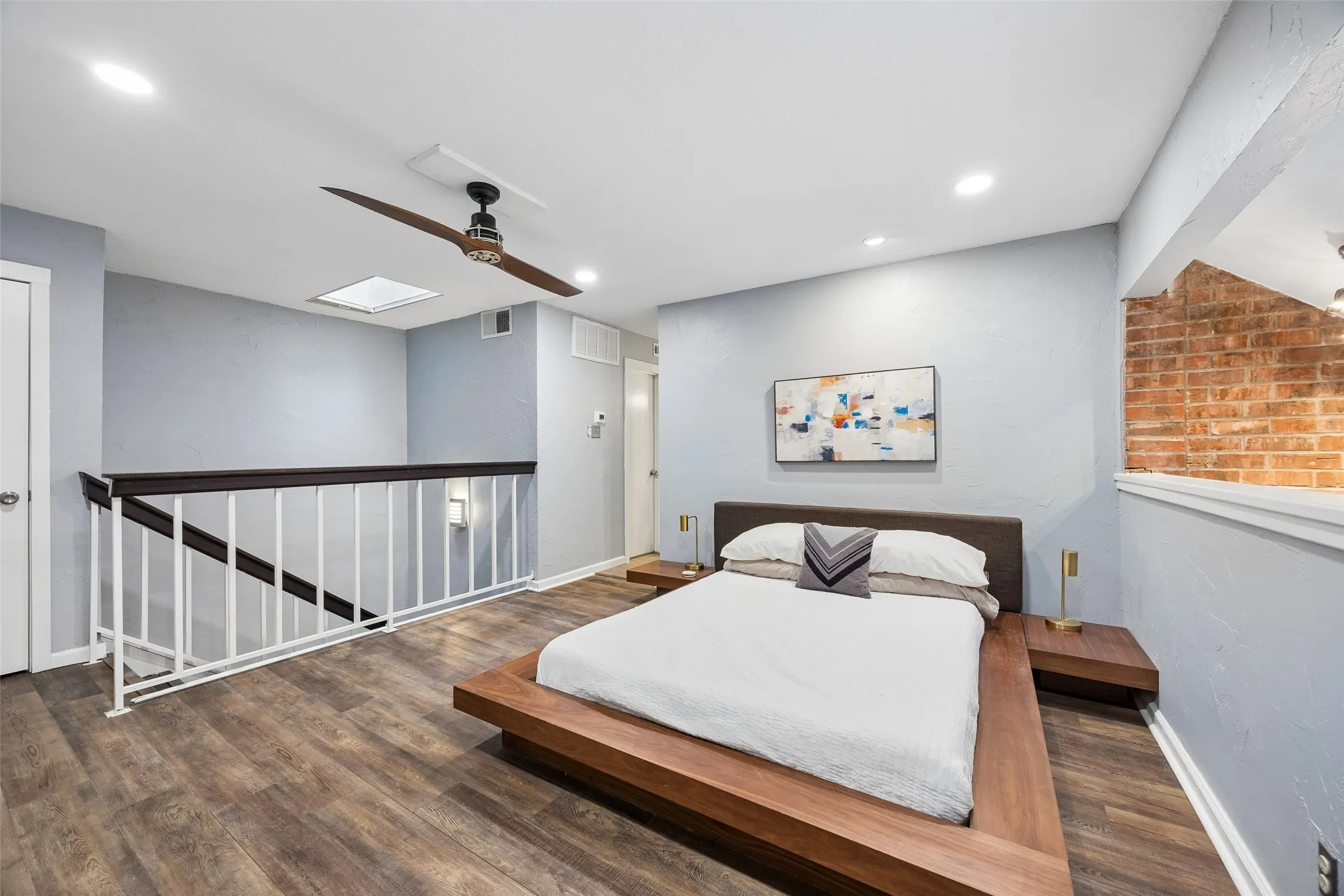 Condominium For Sale in Collin County , 18240 Midway Road 202, Dallas, Texas 75287, 1 Bedroom, 2 Bathroom, 1 Garage spaces, 866 Sqft, built in 1982, Preowned, mls#21200078, Real Estate Agent in Dallas, Homes For Sale in Collin county, Homes For Sale in Dallas, Realtor in Dallas Texas, Real Estate Brokerage Independent Realty Texas, Luminita Cordes Realtor