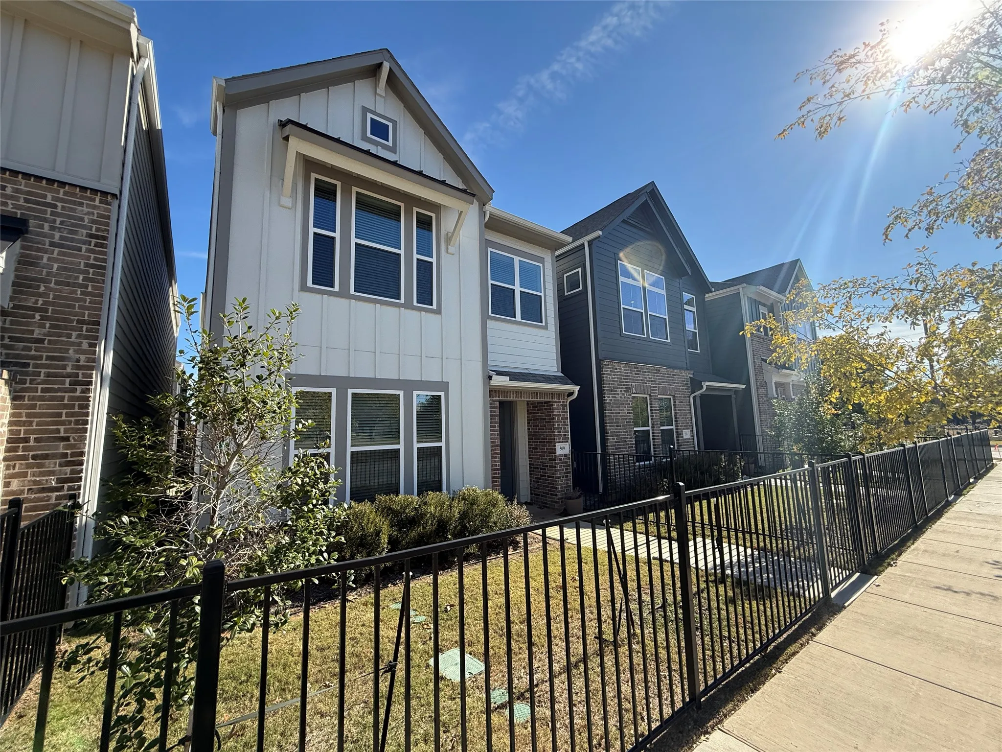 Single Family Residence For Rent in Tarrant County , 509 S Mary Street 509A, Arlington, Texas 76010, 2 Bedroom, 3 Bathroom, 2 Garage spaces, 1,711 Sqft, built in 2025, New Construction - Complete, mls#21200092, Real Estate Agent in Arlington, Homes For Rent in Tarrant county, Homes For Rent in Arlington, Realtor in Arlington Texas, Real Estate Brokerage Independent Realty Texas, Luminita Cordes Realtor