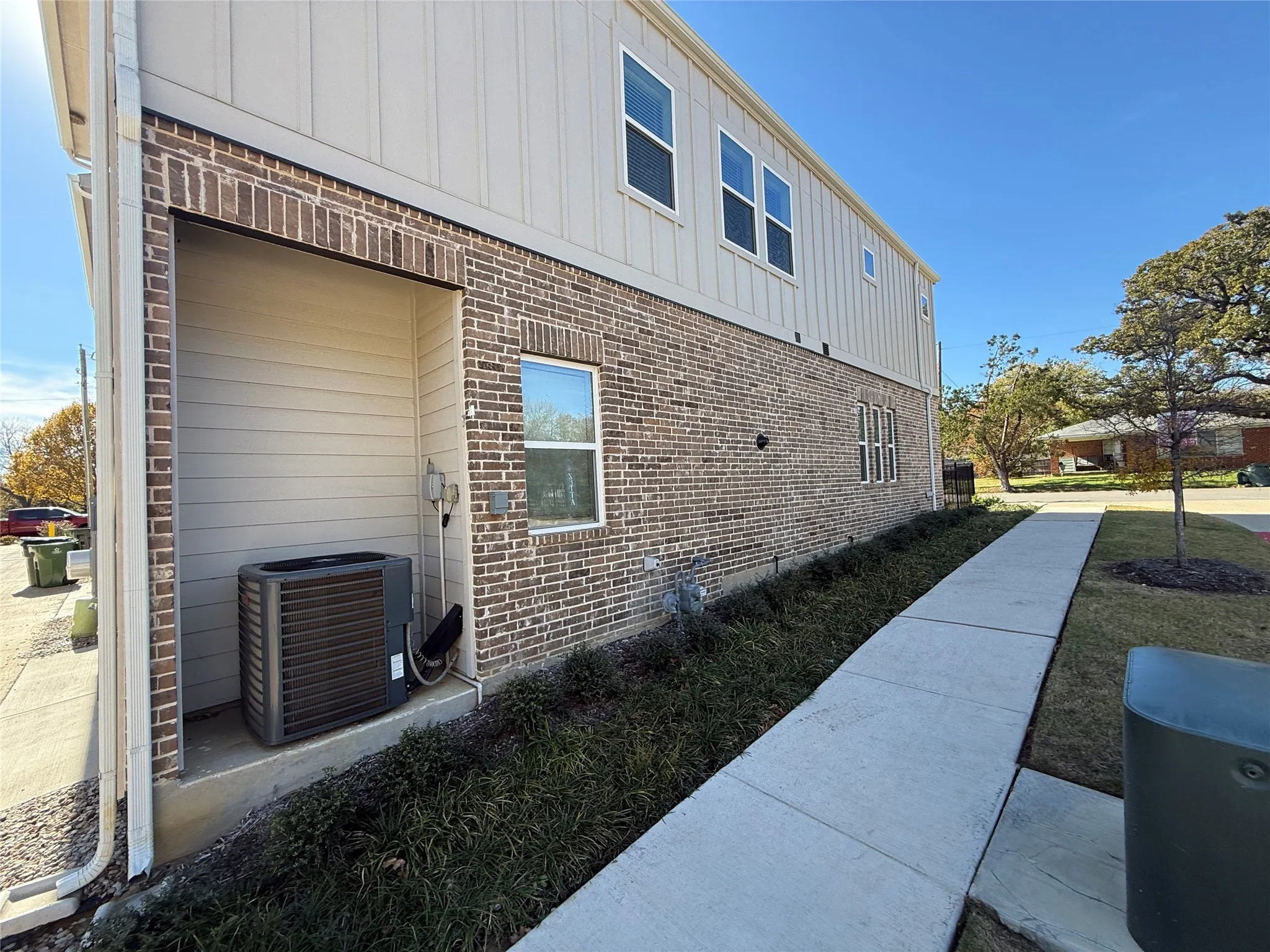 Single Family Residence For Rent in Tarrant County , 507 Mission Trail B3A, Arlington, Texas 76010, 3 Bedroom, 3 Bathroom, 2 Garage spaces, 1,711 Sqft, built in 2025, New Construction - Complete, mls#21200098, Real Estate Agent in Arlington, Homes For Rent in Tarrant county, Homes For Rent in Arlington, Realtor in Arlington Texas, Real Estate Brokerage Independent Realty Texas, Luminita Cordes Realtor