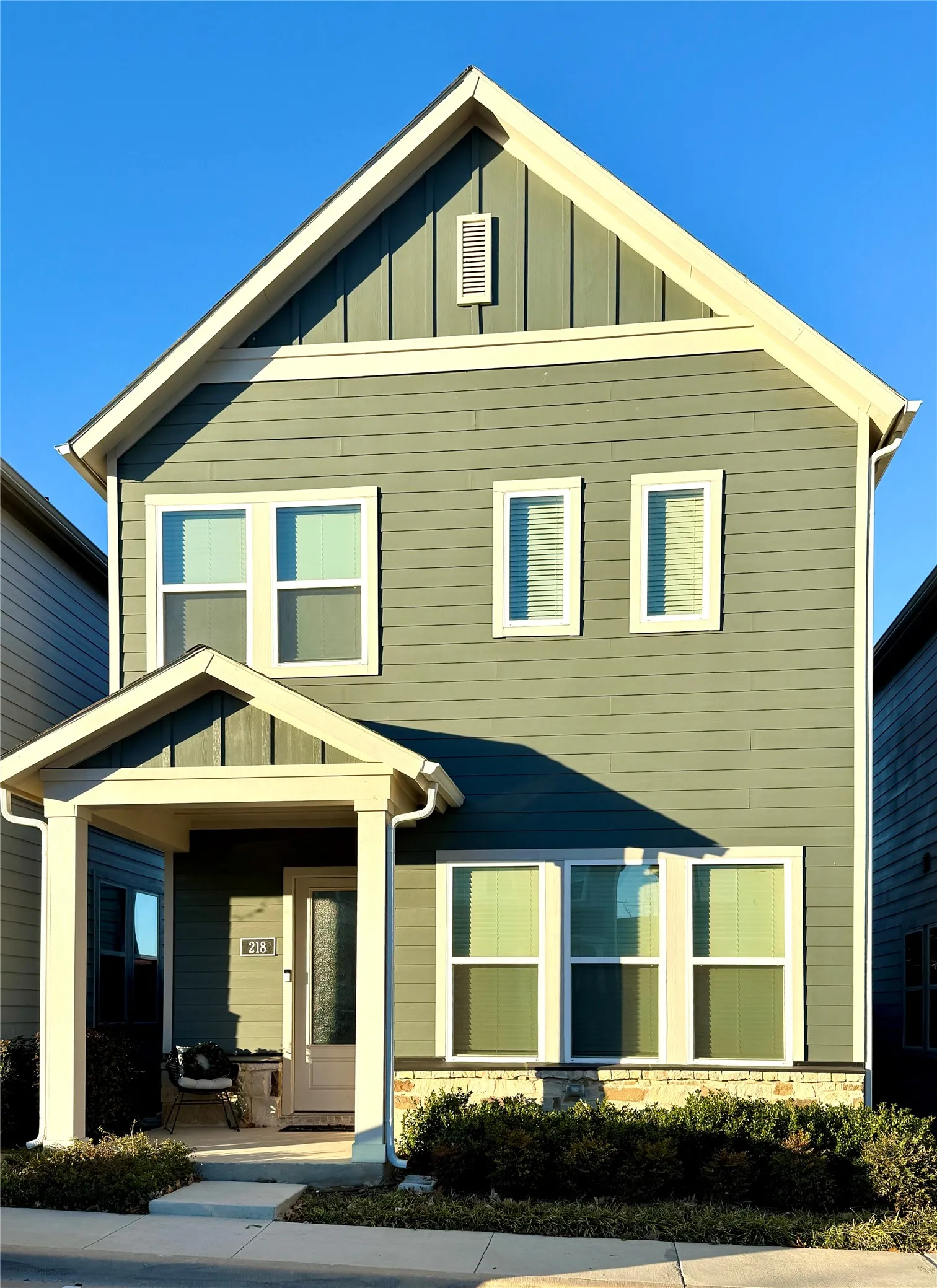 Single Family Residence For Rent in Tarrant County , 760 W Bedford Euless Road 218, Hurst, Texas 76053, 2 Bedroom, 3 Bathroom, Garage spaces, 1,113 Sqft, built in 2023, New Construction - Complete, mls#21200101, Real Estate Agent in Hurst, Homes For Rent in Tarrant county, Homes For Rent in Hurst, Realtor in Hurst Texas, Real Estate Brokerage Independent Realty Texas, Luminita Cordes Realtor
