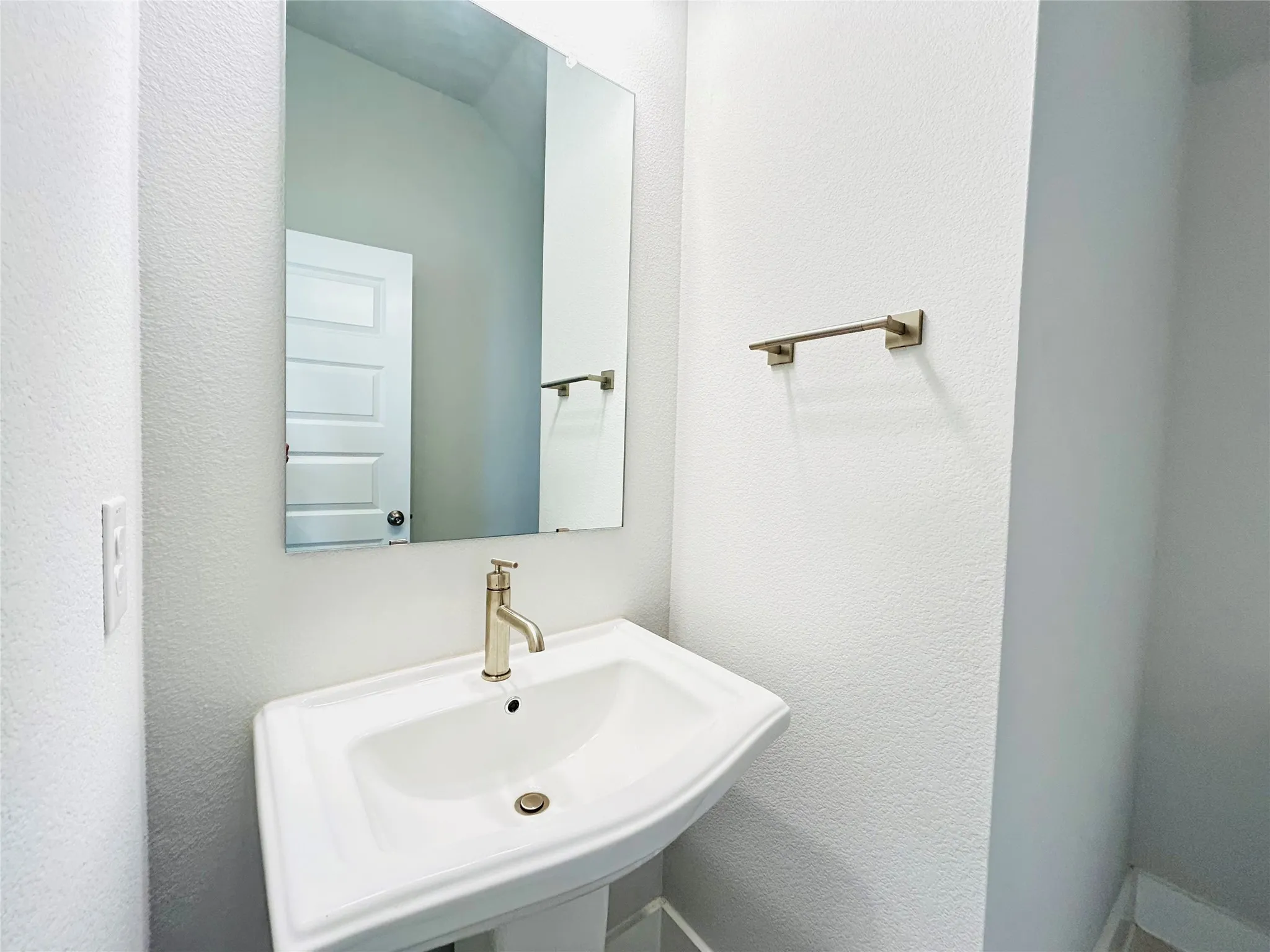 Single Family Residence For Rent in Tarrant County , 760 W Bedford Euless Road 218, Hurst, Texas 76053, 2 Bedroom, 3 Bathroom, Garage spaces, 1,113 Sqft, built in 2023, New Construction - Complete, mls#21200101, Real Estate Agent in Hurst, Homes For Rent in Tarrant county, Homes For Rent in Hurst, Realtor in Hurst Texas, Real Estate Brokerage Independent Realty Texas, Luminita Cordes Realtor