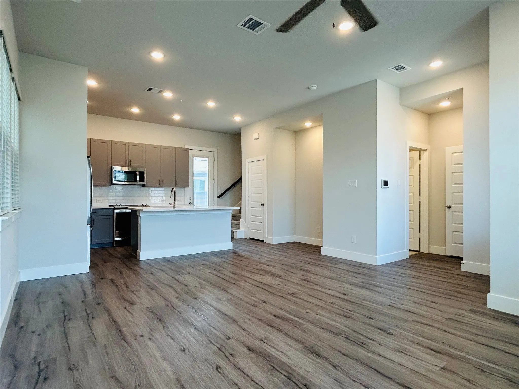 Single Family Residence For Rent in Tarrant County , 760 W Bedford Euless Road 218, Hurst, Texas 76053, 2 Bedroom, 3 Bathroom, Garage spaces, 1,113 Sqft, built in 2023, New Construction - Complete, mls#21200101, Real Estate Agent in Hurst, Homes For Rent in Tarrant county, Homes For Rent in Hurst, Realtor in Hurst Texas, Real Estate Brokerage Independent Realty Texas, Luminita Cordes Realtor