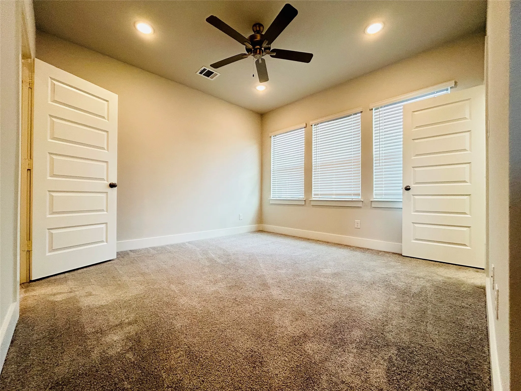 Single Family Residence For Rent in Tarrant County , 760 W Bedford Euless Road 200, Hurst, Texas 76053, 1 Bedroom, 1 Bathroom, Garage spaces, 645 Sqft, built in 2023, New Construction - Complete, mls#21200104, Real Estate Agent in Hurst, Homes For Rent in Tarrant county, Homes For Rent in Hurst, Realtor in Hurst Texas, Real Estate Brokerage Independent Realty Texas, Luminita Cordes Realtor