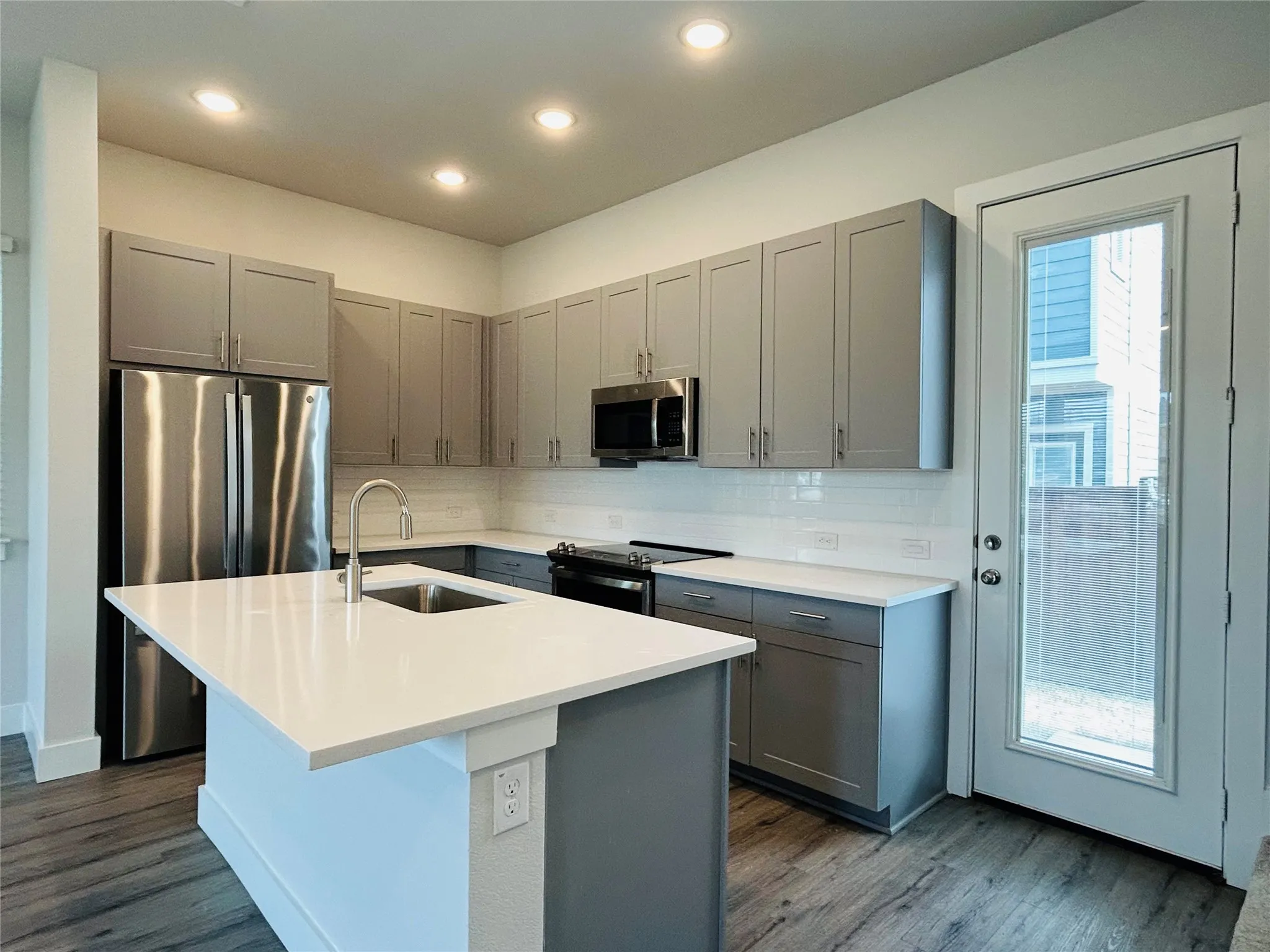 Single Family Residence For Rent in Tarrant County , 760 W Bedford Euless Road 200, Hurst, Texas 76053, 1 Bedroom, 1 Bathroom, Garage spaces, 645 Sqft, built in 2023, New Construction - Complete, mls#21200104, Real Estate Agent in Hurst, Homes For Rent in Tarrant county, Homes For Rent in Hurst, Realtor in Hurst Texas, Real Estate Brokerage Independent Realty Texas, Luminita Cordes Realtor