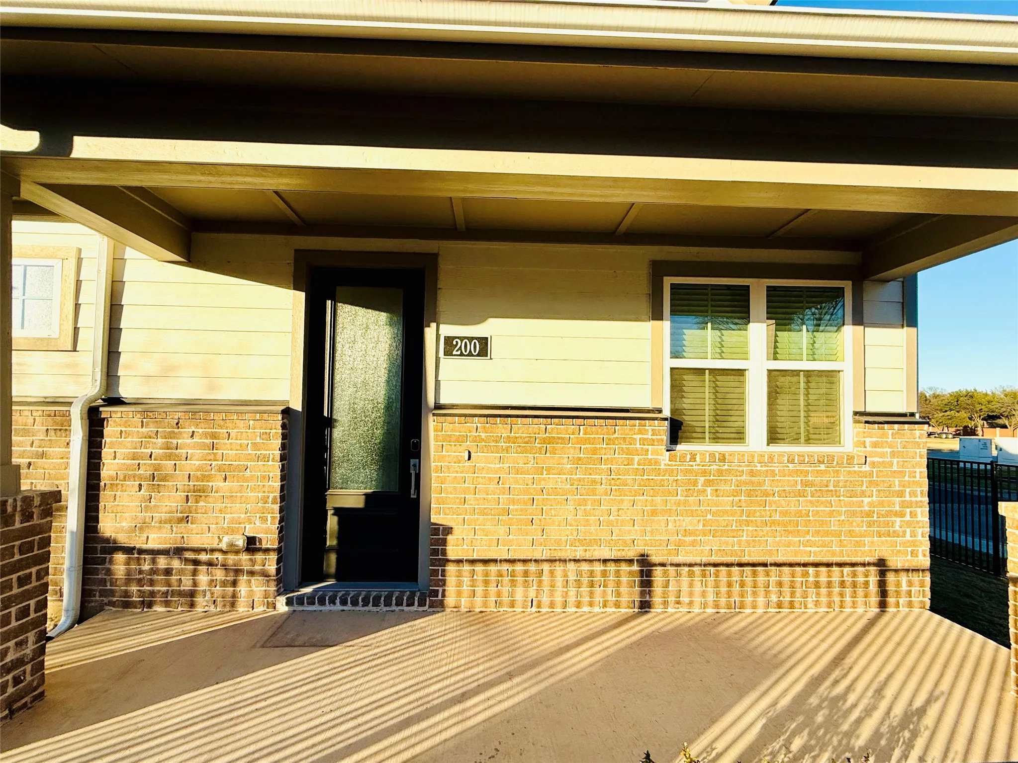 Single Family Residence For Rent in Tarrant County , 760 W Bedford Euless Road 200, Hurst, Texas 76053, 1 Bedroom, 1 Bathroom, Garage spaces, 645 Sqft, built in 2023, New Construction - Complete, mls#21200104, Real Estate Agent in Hurst, Homes For Rent in Tarrant county, Homes For Rent in Hurst, Realtor in Hurst Texas, Real Estate Brokerage Independent Realty Texas, Luminita Cordes Realtor