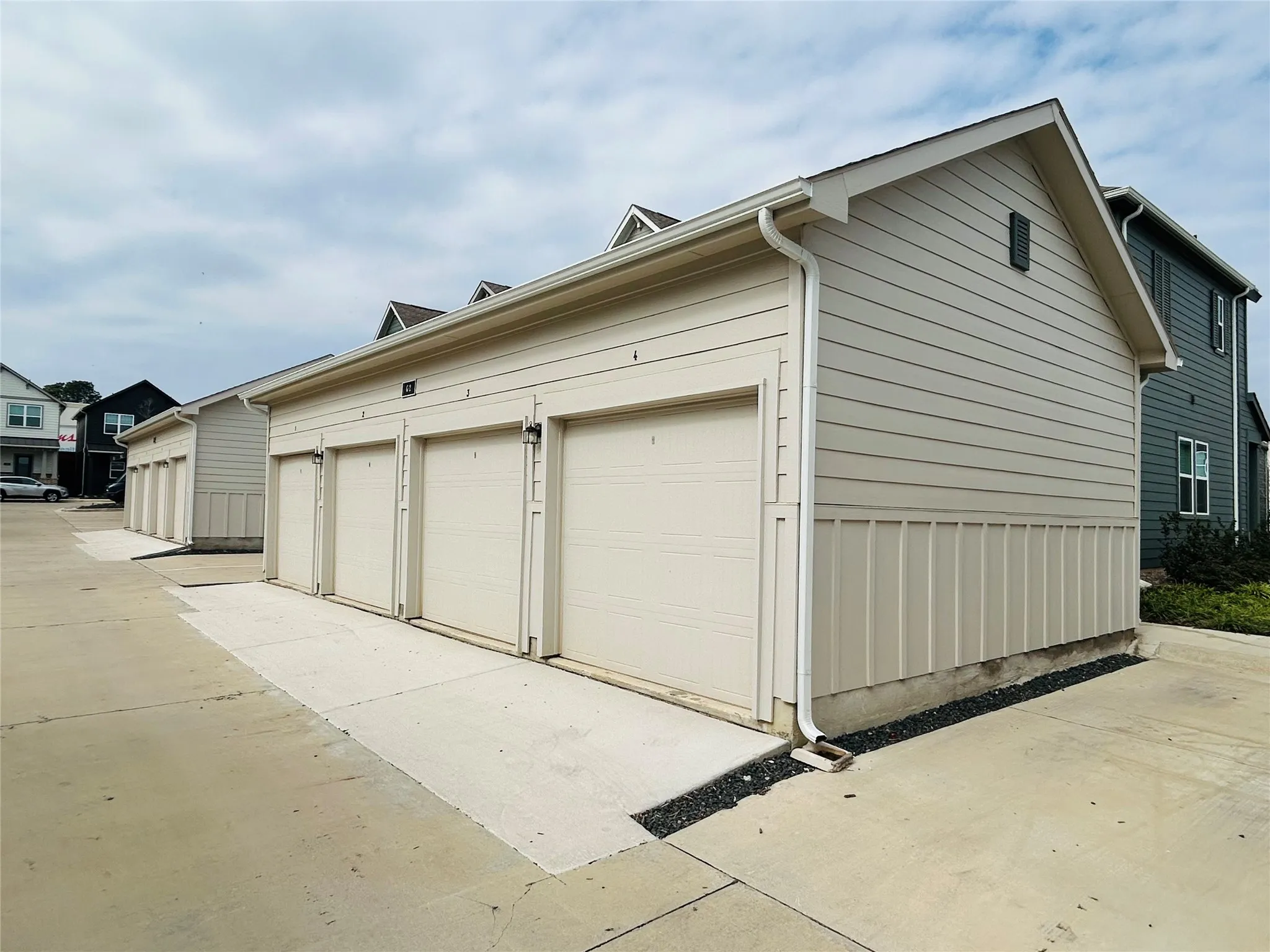 Single Family Residence For Rent in Tarrant County , 760 W Bedford Euless Road 200, Hurst, Texas 76053, 1 Bedroom, 1 Bathroom, Garage spaces, 645 Sqft, built in 2023, New Construction - Complete, mls#21200104, Real Estate Agent in Hurst, Homes For Rent in Tarrant county, Homes For Rent in Hurst, Realtor in Hurst Texas, Real Estate Brokerage Independent Realty Texas, Luminita Cordes Realtor