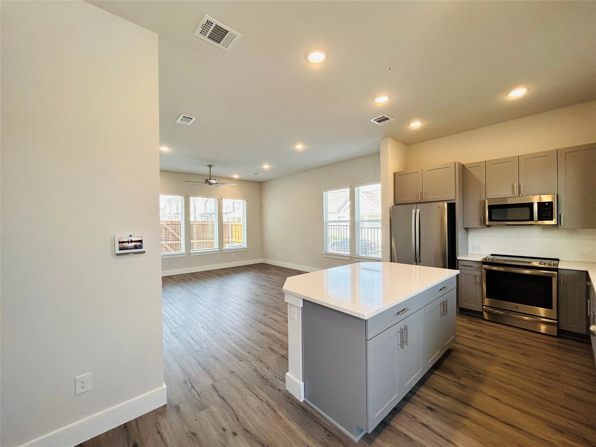 Single Family Residence For Rent in Tarrant County , 760 W Bedford Euless Road 214, Hurst, Texas 76053, 3 Bedroom, 3 Bathroom, Garage spaces, 1,275 Sqft, built in 2023, New Construction - Complete, mls#21200106, Real Estate Agent in Hurst, Homes For Rent in Tarrant county, Homes For Rent in Hurst, Realtor in Hurst Texas, Real Estate Brokerage Independent Realty Texas, Luminita Cordes Realtor