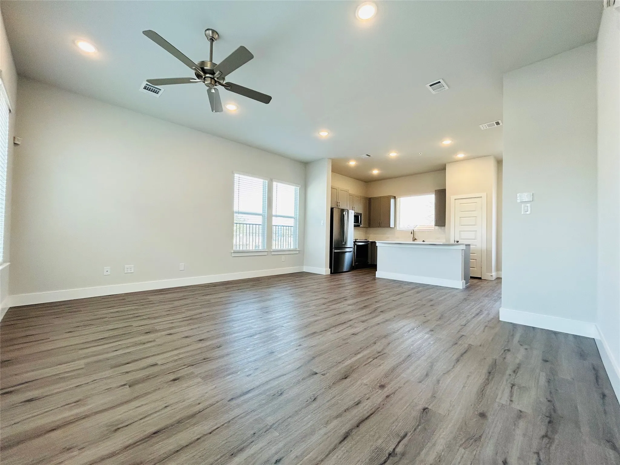 Single Family Residence For Rent in Tarrant County , 760 W Bedford Euless Road 214, Hurst, Texas 76053, 3 Bedroom, 3 Bathroom, Garage spaces, 1,275 Sqft, built in 2023, New Construction - Complete, mls#21200106, Real Estate Agent in Hurst, Homes For Rent in Tarrant county, Homes For Rent in Hurst, Realtor in Hurst Texas, Real Estate Brokerage Independent Realty Texas, Luminita Cordes Realtor