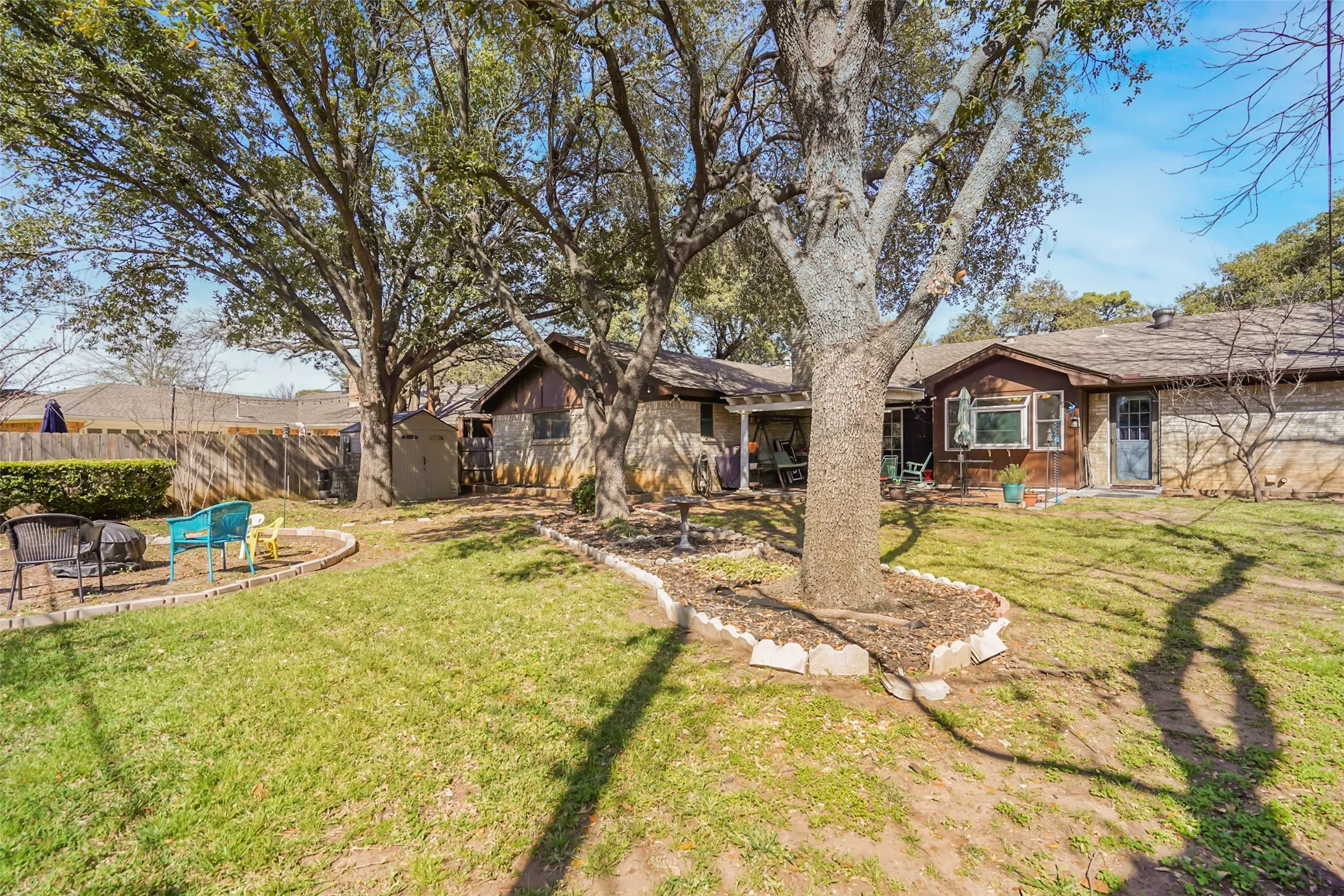 Single Family Residence For Sale in Tarrant County , 1822 E Cedar Elm Drive, Arlington, Texas 76012, 3 Bedroom, 2 Bathroom, 2 Garage spaces, 2,085 Sqft, built in 1969, mls#21199647, Real Estate Agent in Arlington, Homes For Sale in Tarrant county, Homes For Sale in Arlington, Realtor in Arlington Texas, Real Estate Brokerage Independent Realty Texas, Luminita Cordes Realtor