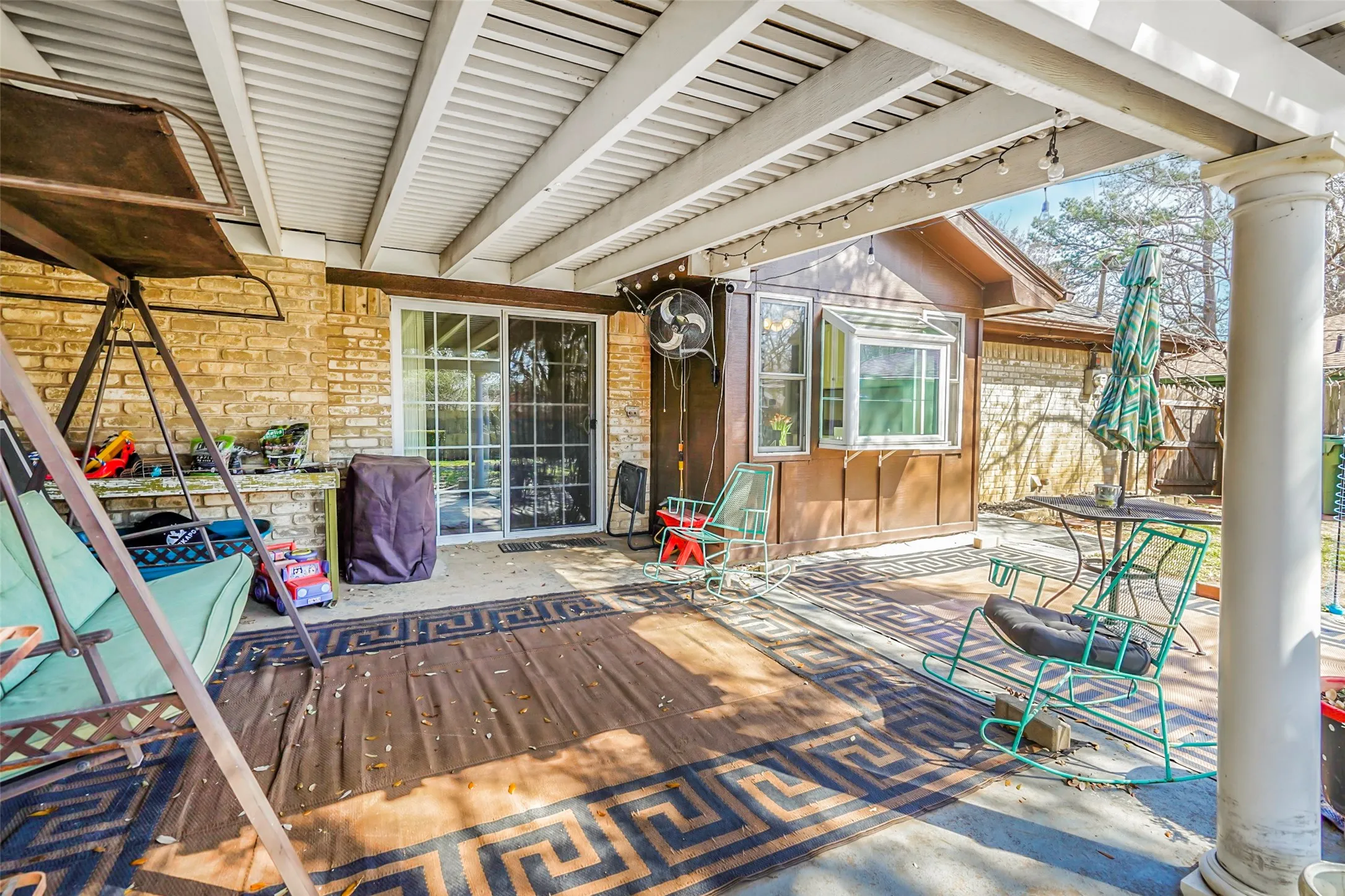 Single Family Residence For Sale in Tarrant County , 1822 E Cedar Elm Drive, Arlington, Texas 76012, 3 Bedroom, 2 Bathroom, 2 Garage spaces, 2,085 Sqft, built in 1969, mls#21199647, Real Estate Agent in Arlington, Homes For Sale in Tarrant county, Homes For Sale in Arlington, Realtor in Arlington Texas, Real Estate Brokerage Independent Realty Texas, Luminita Cordes Realtor