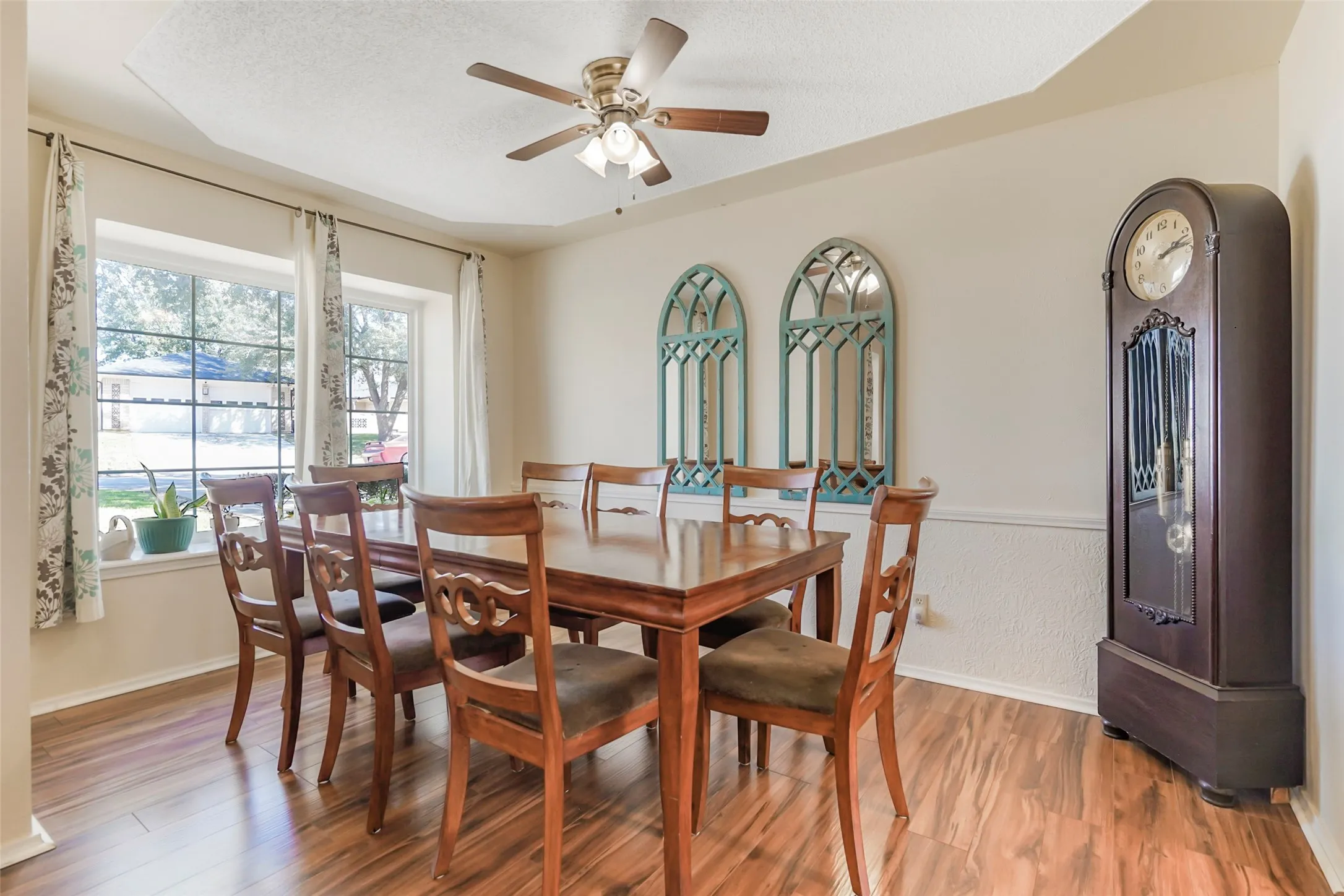 Single Family Residence For Sale in Tarrant County , 1822 E Cedar Elm Drive, Arlington, Texas 76012, 3 Bedroom, 2 Bathroom, 2 Garage spaces, 2,085 Sqft, built in 1969, mls#21199647, Real Estate Agent in Arlington, Homes For Sale in Tarrant county, Homes For Sale in Arlington, Realtor in Arlington Texas, Real Estate Brokerage Independent Realty Texas, Luminita Cordes Realtor
