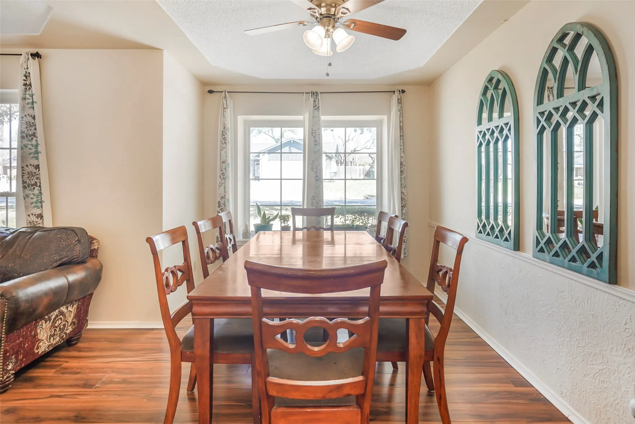 Single Family Residence For Sale in Tarrant County , 1822 E Cedar Elm Drive, Arlington, Texas 76012, 3 Bedroom, 2 Bathroom, 2 Garage spaces, 2,085 Sqft, built in 1969, mls#21199647, Real Estate Agent in Arlington, Homes For Sale in Tarrant county, Homes For Sale in Arlington, Realtor in Arlington Texas, Real Estate Brokerage Independent Realty Texas, Luminita Cordes Realtor