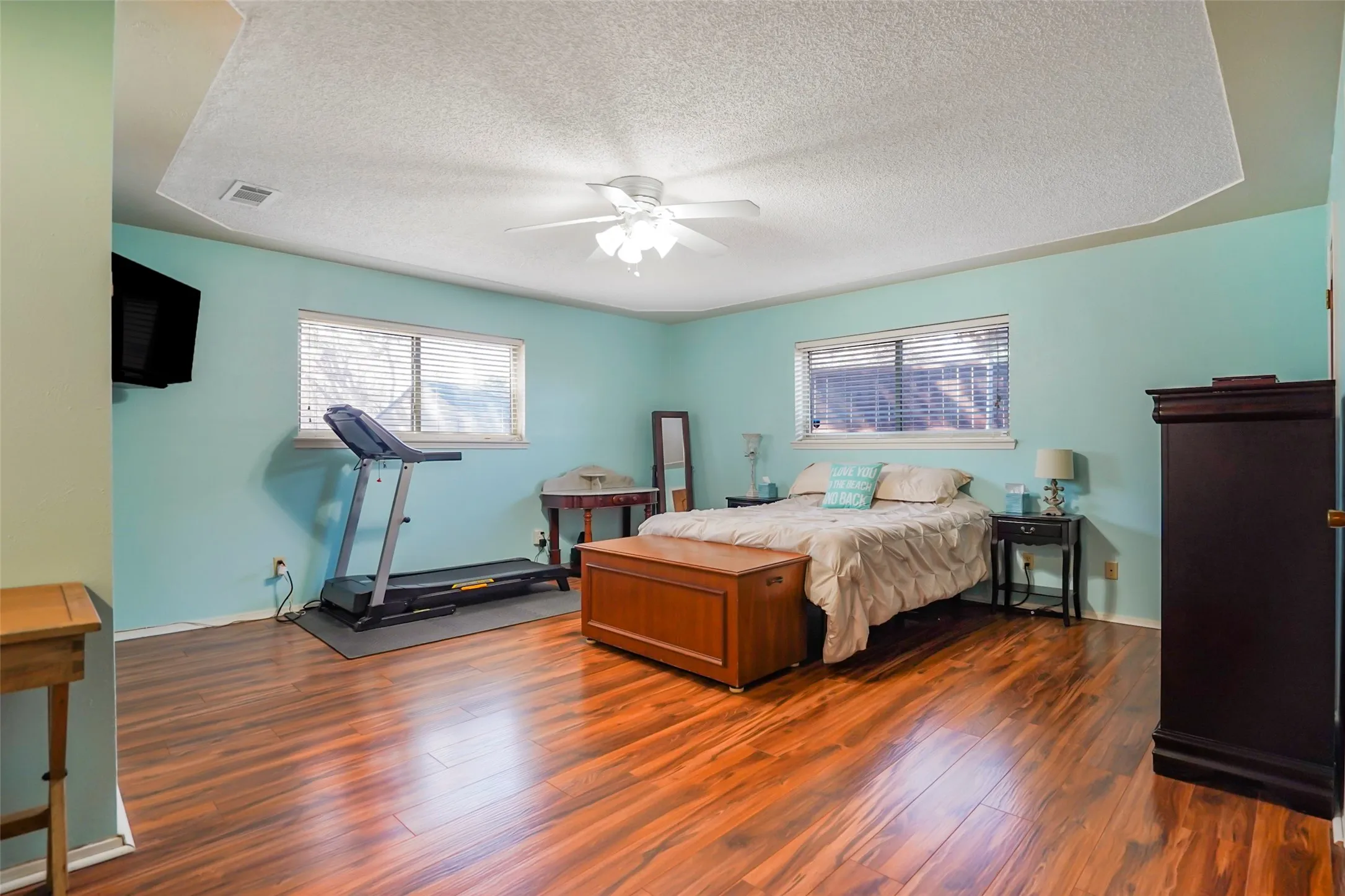 Single Family Residence For Sale in Tarrant County , 1822 E Cedar Elm Drive, Arlington, Texas 76012, 3 Bedroom, 2 Bathroom, 2 Garage spaces, 2,085 Sqft, built in 1969, mls#21199647, Real Estate Agent in Arlington, Homes For Sale in Tarrant county, Homes For Sale in Arlington, Realtor in Arlington Texas, Real Estate Brokerage Independent Realty Texas, Luminita Cordes Realtor
