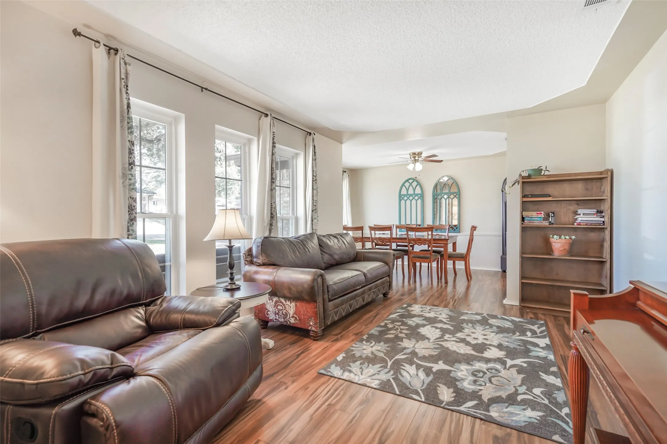 Single Family Residence For Sale in Tarrant County , 1822 E Cedar Elm Drive, Arlington, Texas 76012, 3 Bedroom, 2 Bathroom, 2 Garage spaces, 2,085 Sqft, built in 1969, mls#21199647, Real Estate Agent in Arlington, Homes For Sale in Tarrant county, Homes For Sale in Arlington, Realtor in Arlington Texas, Real Estate Brokerage Independent Realty Texas, Luminita Cordes Realtor