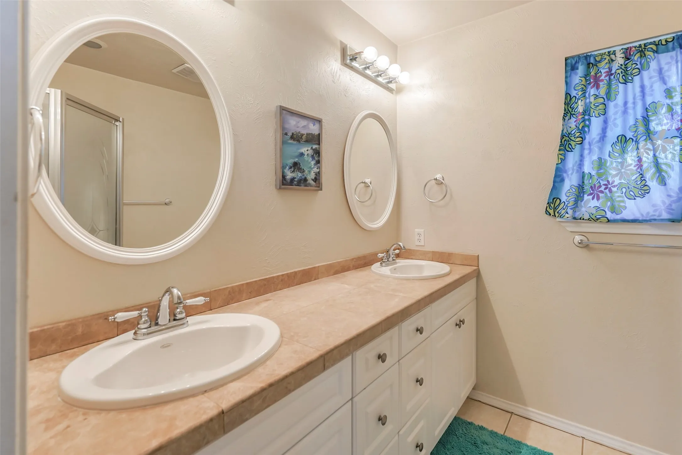 Single Family Residence For Sale in Tarrant County , 1822 E Cedar Elm Drive, Arlington, Texas 76012, 3 Bedroom, 2 Bathroom, 2 Garage spaces, 2,085 Sqft, built in 1969, mls#21199647, Real Estate Agent in Arlington, Homes For Sale in Tarrant county, Homes For Sale in Arlington, Realtor in Arlington Texas, Real Estate Brokerage Independent Realty Texas, Luminita Cordes Realtor