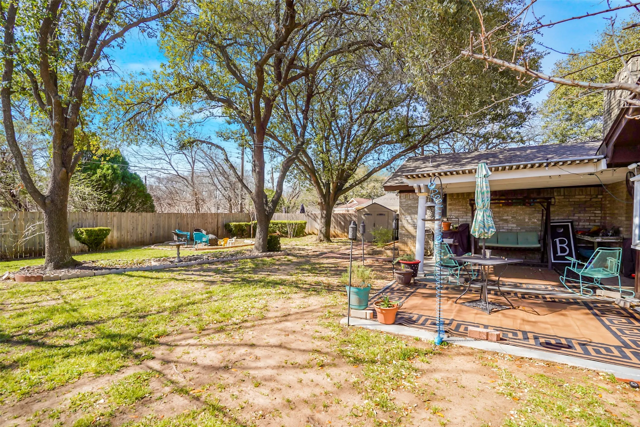 Single Family Residence For Sale in Tarrant County , 1822 E Cedar Elm Drive, Arlington, Texas 76012, 3 Bedroom, 2 Bathroom, 2 Garage spaces, 2,085 Sqft, built in 1969, mls#21199647, Real Estate Agent in Arlington, Homes For Sale in Tarrant county, Homes For Sale in Arlington, Realtor in Arlington Texas, Real Estate Brokerage Independent Realty Texas, Luminita Cordes Realtor