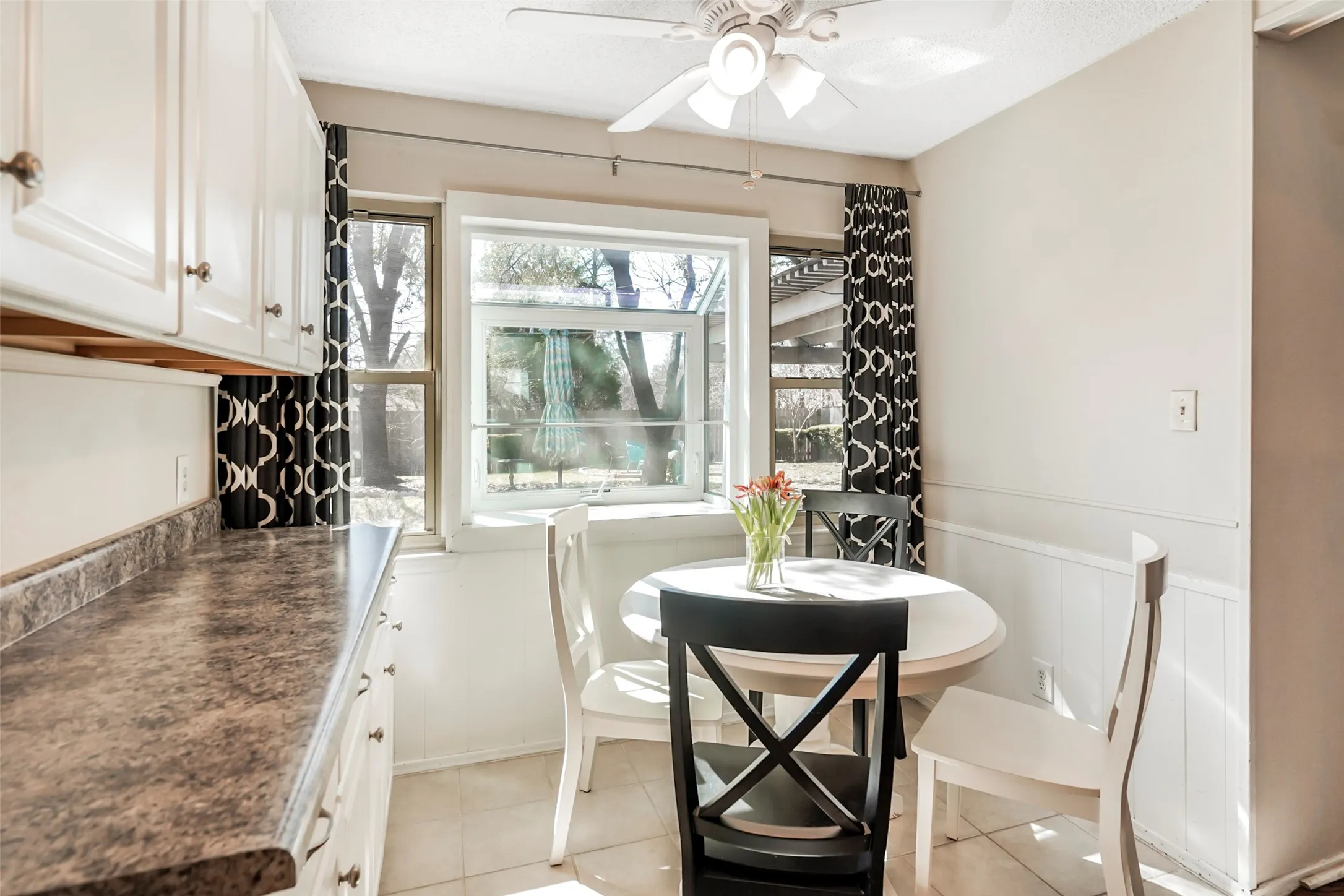 Single Family Residence For Sale in Tarrant County , 1822 E Cedar Elm Drive, Arlington, Texas 76012, 3 Bedroom, 2 Bathroom, 2 Garage spaces, 2,085 Sqft, built in 1969, mls#21199647, Real Estate Agent in Arlington, Homes For Sale in Tarrant county, Homes For Sale in Arlington, Realtor in Arlington Texas, Real Estate Brokerage Independent Realty Texas, Luminita Cordes Realtor