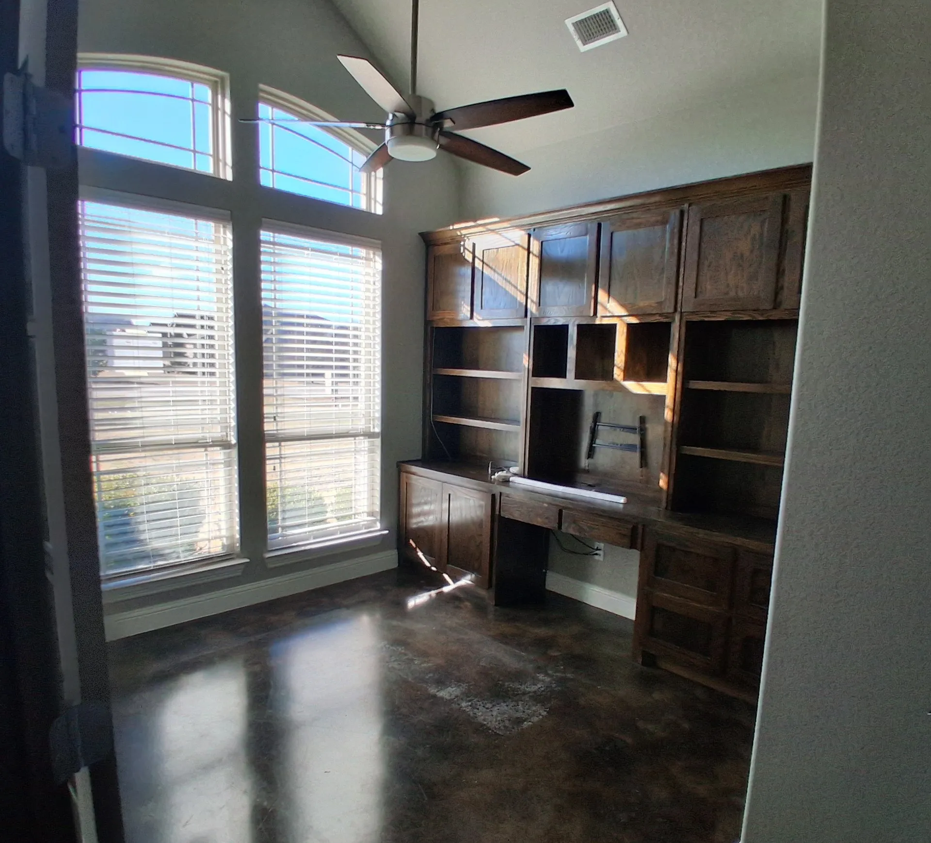 Single Family Residence For Sale in Rockwall County , 1520 Wheelers Way, Rockwall, Texas 75032, 4 Bedroom, 4 Bathroom, 2 Garage spaces, 2,943 Sqft, built in 2014, Price $661,000, mls#21198351, Real Estate Agent in Rockwall, Homes For Sale in Rockwall county, Homes For Sale in Rockwall, Realtor in Rockwall Texas, Real Estate Brokerage Independent Realty Texas, Luminita Cordes Realtor