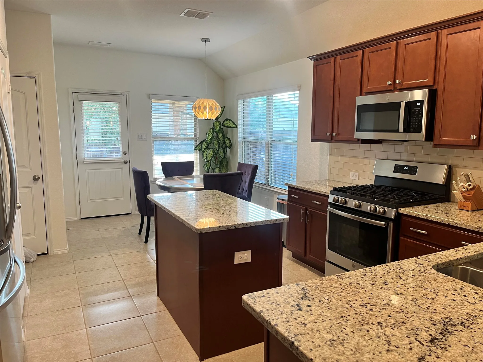 Single Family Residence For Sale in Denton County , 1525 Acmite Avenue, Cross Roads, Texas 76227, 3 Bedroom, 2 Bathroom, 2 Garage spaces, 1,459 Sqft, built in 2018, mls#21200166, Real Estate Agent in Cross Roads, Homes For Sale in Denton county, Homes For Sale in Cross Roads, Realtor in Cross Roads Texas, Real Estate Brokerage Independent Realty Texas, Luminita Cordes Realtor
