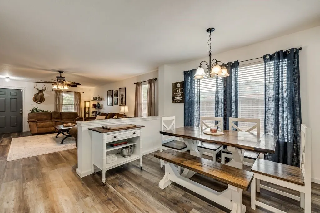 Single Family Residence For Sale in Kaufman County , 205 Dartmouth Drive, Forney, Texas 75126, 3 Bedroom, 2 Bathroom, 2 Garage spaces, 1,595 Sqft, built in 2004, Preowned, mls#21199769, Real Estate Agent in Forney, Homes For Sale in Kaufman county, Homes For Sale in Forney, Realtor in Forney Texas, Real Estate Brokerage Independent Realty Texas, Luminita Cordes Realtor