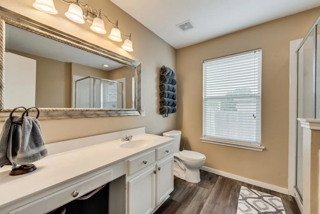 Single Family Residence For Sale in Kaufman County , 205 Dartmouth Drive, Forney, Texas 75126, 3 Bedroom, 2 Bathroom, 2 Garage spaces, 1,595 Sqft, built in 2004, Preowned, mls#21199769, Real Estate Agent in Forney, Homes For Sale in Kaufman county, Homes For Sale in Forney, Realtor in Forney Texas, Real Estate Brokerage Independent Realty Texas, Luminita Cordes Realtor
