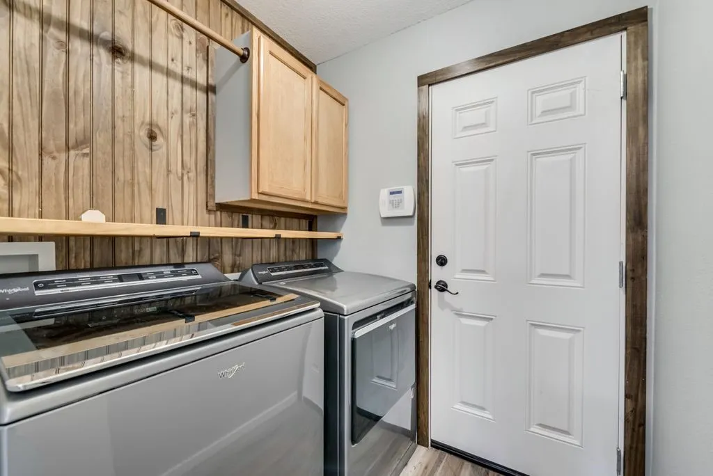 Single Family Residence For Sale in Kaufman County , 205 Dartmouth Drive, Forney, Texas 75126, 3 Bedroom, 2 Bathroom, 2 Garage spaces, 1,595 Sqft, built in 2004, Preowned, mls#21199769, Real Estate Agent in Forney, Homes For Sale in Kaufman county, Homes For Sale in Forney, Realtor in Forney Texas, Real Estate Brokerage Independent Realty Texas, Luminita Cordes Realtor