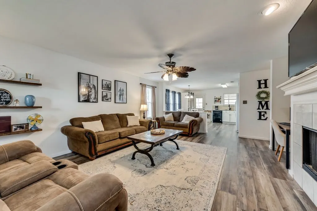 Single Family Residence For Sale in Kaufman County , 205 Dartmouth Drive, Forney, Texas 75126, 3 Bedroom, 2 Bathroom, 2 Garage spaces, 1,595 Sqft, built in 2004, Preowned, mls#21199769, Real Estate Agent in Forney, Homes For Sale in Kaufman county, Homes For Sale in Forney, Realtor in Forney Texas, Real Estate Brokerage Independent Realty Texas, Luminita Cordes Realtor