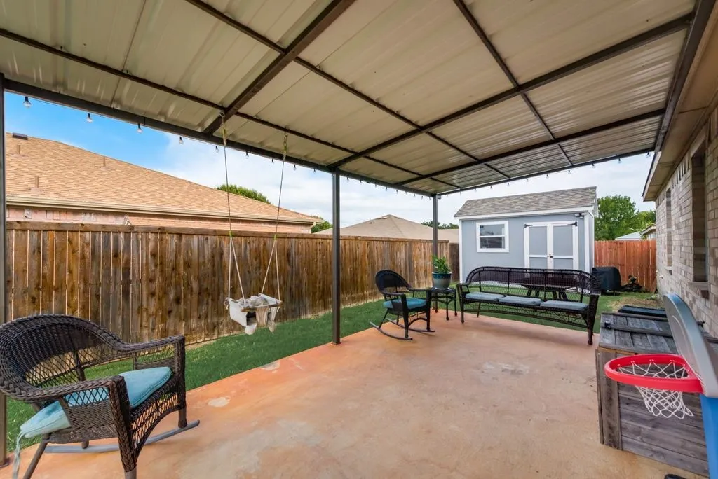 Single Family Residence For Sale in Kaufman County , 205 Dartmouth Drive, Forney, Texas 75126, 3 Bedroom, 2 Bathroom, 2 Garage spaces, 1,595 Sqft, built in 2004, Preowned, mls#21199769, Real Estate Agent in Forney, Homes For Sale in Kaufman county, Homes For Sale in Forney, Realtor in Forney Texas, Real Estate Brokerage Independent Realty Texas, Luminita Cordes Realtor