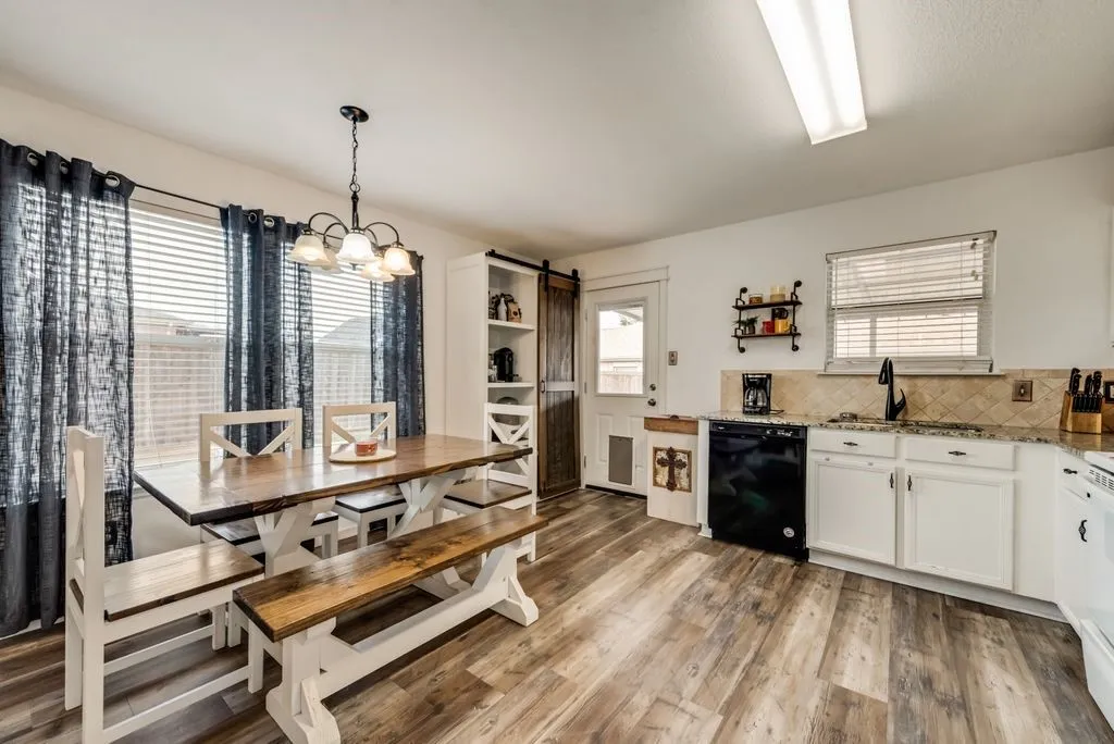 Single Family Residence For Sale in Kaufman County , 205 Dartmouth Drive, Forney, Texas 75126, 3 Bedroom, 2 Bathroom, 2 Garage spaces, 1,595 Sqft, built in 2004, Preowned, mls#21199769, Real Estate Agent in Forney, Homes For Sale in Kaufman county, Homes For Sale in Forney, Realtor in Forney Texas, Real Estate Brokerage Independent Realty Texas, Luminita Cordes Realtor