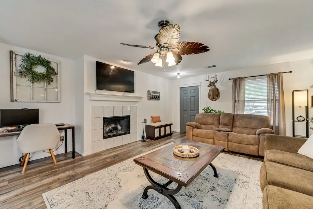 Single Family Residence For Sale in Kaufman County , 205 Dartmouth Drive, Forney, Texas 75126, 3 Bedroom, 2 Bathroom, 2 Garage spaces, 1,595 Sqft, built in 2004, Preowned, mls#21199769, Real Estate Agent in Forney, Homes For Sale in Kaufman county, Homes For Sale in Forney, Realtor in Forney Texas, Real Estate Brokerage Independent Realty Texas, Luminita Cordes Realtor
