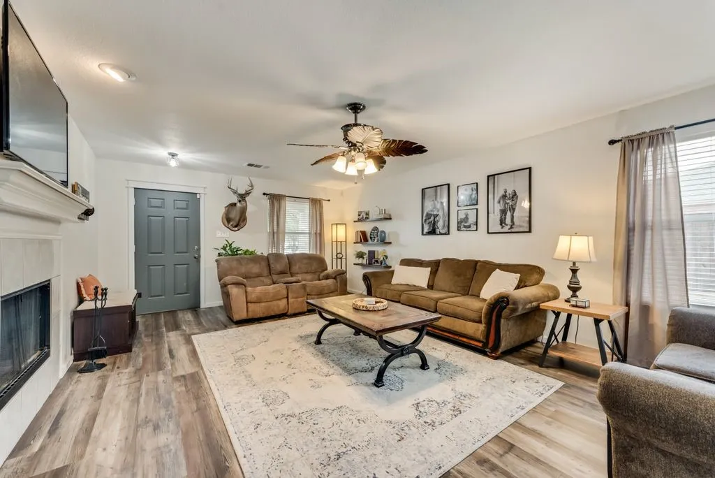 Single Family Residence For Sale in Kaufman County , 205 Dartmouth Drive, Forney, Texas 75126, 3 Bedroom, 2 Bathroom, 2 Garage spaces, 1,595 Sqft, built in 2004, Preowned, mls#21199769, Real Estate Agent in Forney, Homes For Sale in Kaufman county, Homes For Sale in Forney, Realtor in Forney Texas, Real Estate Brokerage Independent Realty Texas, Luminita Cordes Realtor