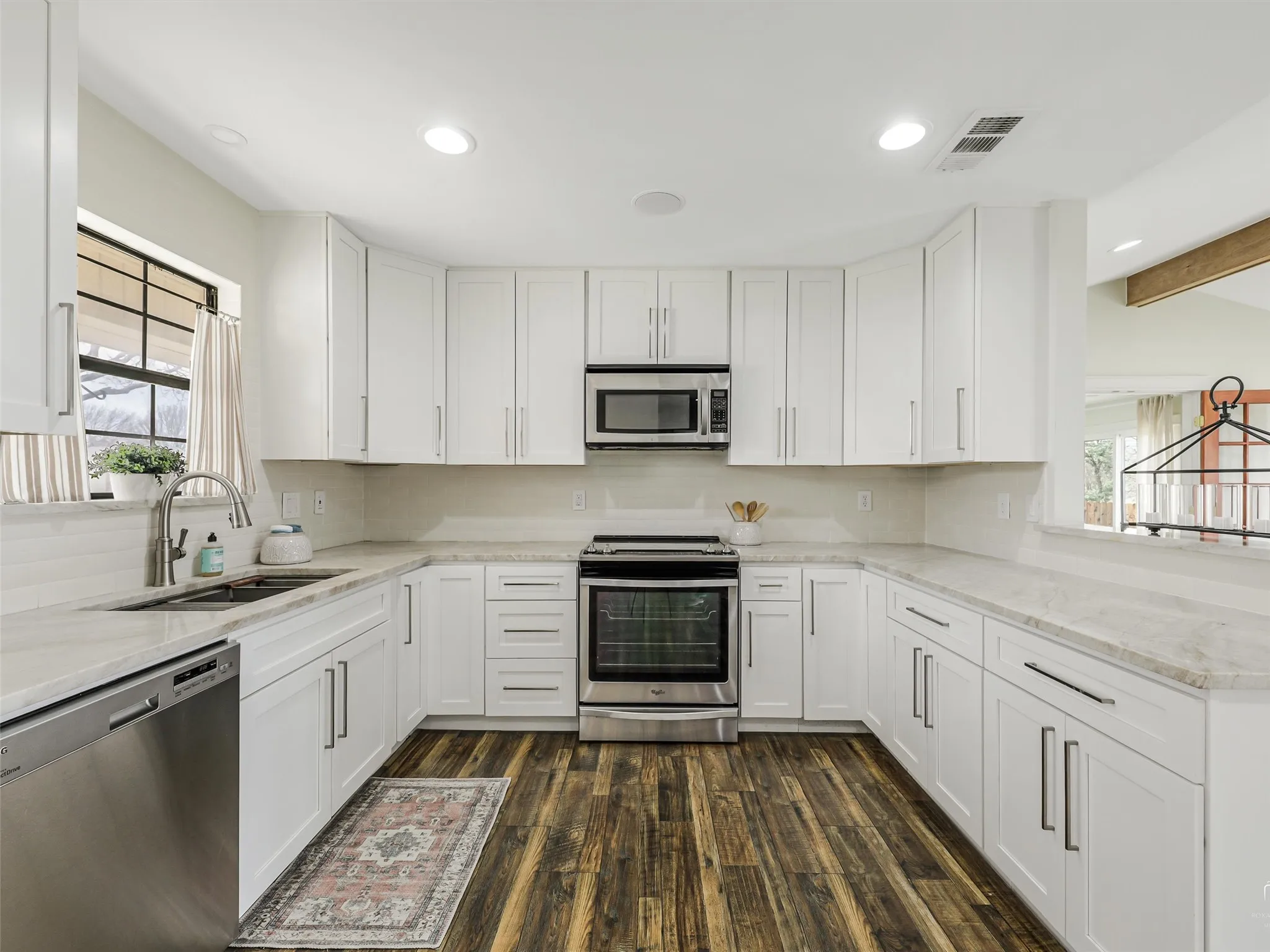 Single Family Residence For Sale in Collin County , 303 E 6th Street, Prosper, Texas 75078, 3 Bedroom, 2 Bathroom, 2 Garage spaces, 1,718 Sqft, built in 1984, Preowned, mls#21196899, Real Estate Agent in Prosper, Homes For Sale in Collin county, Homes For Sale in Prosper, Realtor in Prosper Texas, Real Estate Brokerage Independent Realty Texas, Luminita Cordes Realtor