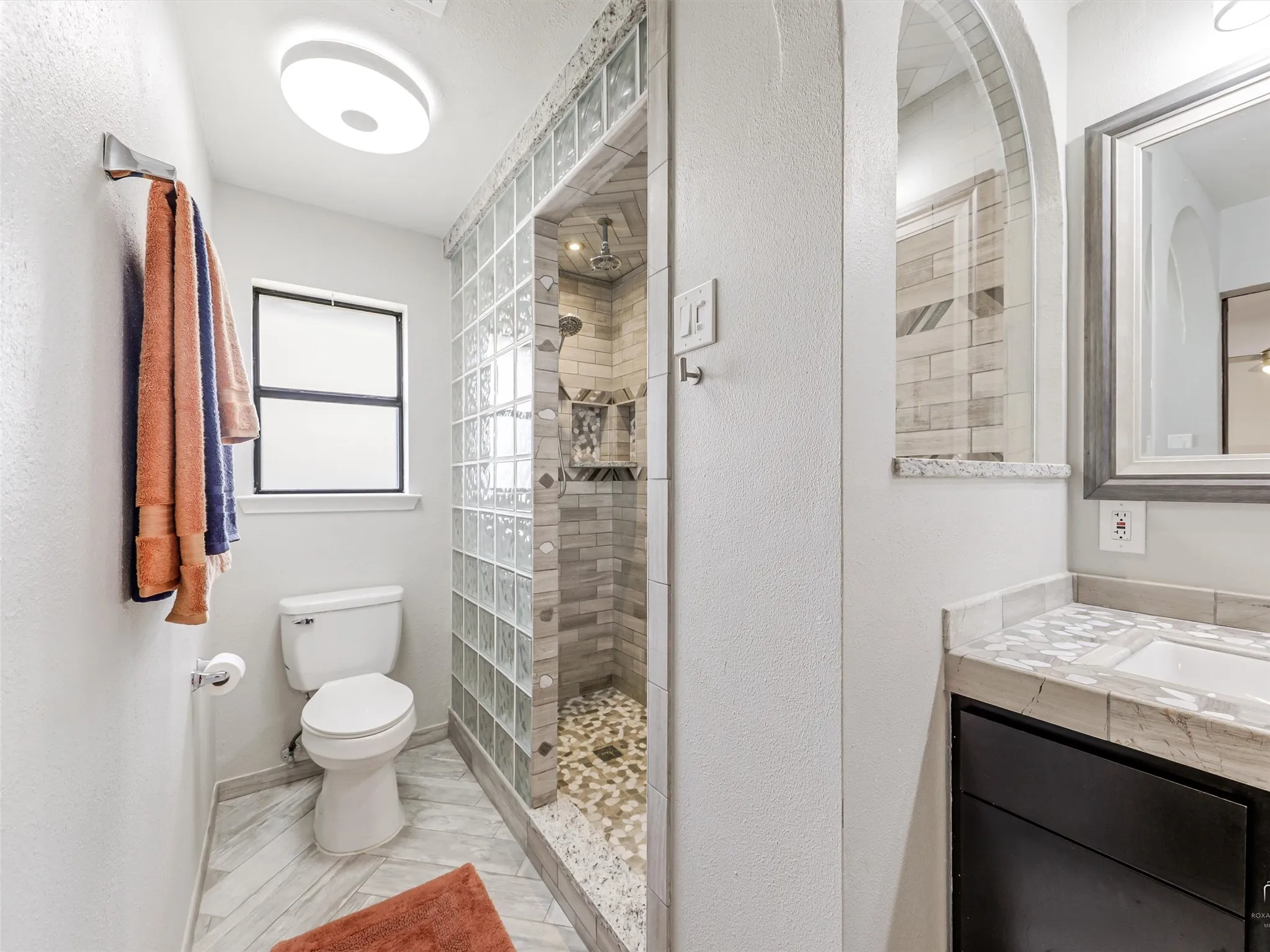 Single Family Residence For Sale in Collin County , 303 E 6th Street, Prosper, Texas 75078, 3 Bedroom, 2 Bathroom, 2 Garage spaces, 1,718 Sqft, built in 1984, Preowned, mls#21196899, Real Estate Agent in Prosper, Homes For Sale in Collin county, Homes For Sale in Prosper, Realtor in Prosper Texas, Real Estate Brokerage Independent Realty Texas, Luminita Cordes Realtor