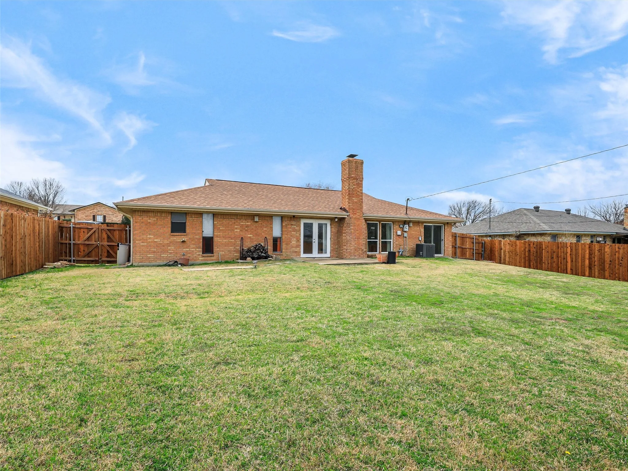 Single Family Residence For Sale in Collin County , 303 E 6th Street, Prosper, Texas 75078, 3 Bedroom, 2 Bathroom, 2 Garage spaces, 1,718 Sqft, built in 1984, Preowned, mls#21196899, Real Estate Agent in Prosper, Homes For Sale in Collin county, Homes For Sale in Prosper, Realtor in Prosper Texas, Real Estate Brokerage Independent Realty Texas, Luminita Cordes Realtor