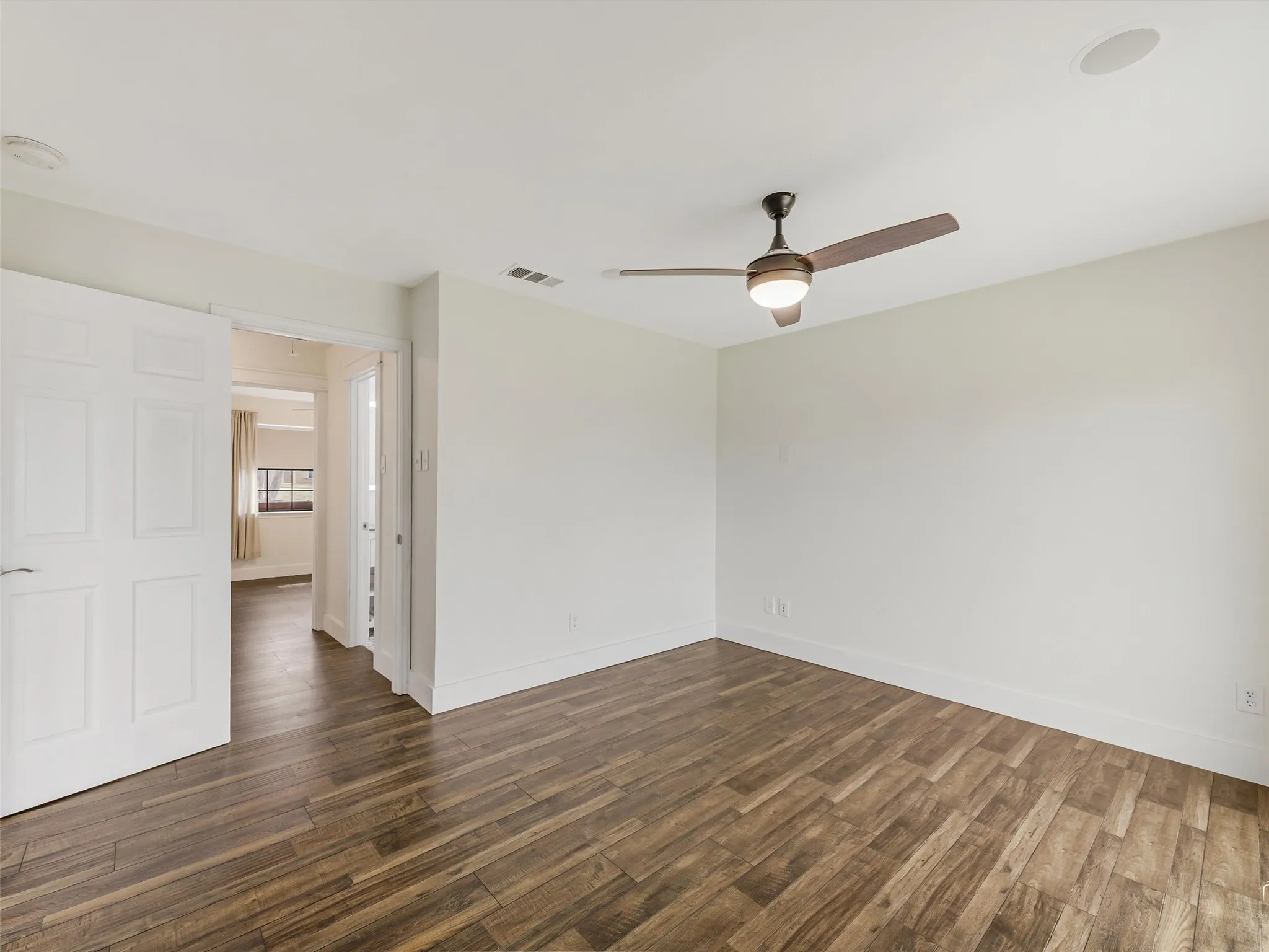 Single Family Residence For Sale in Collin County , 303 E 6th Street, Prosper, Texas 75078, 3 Bedroom, 2 Bathroom, 2 Garage spaces, 1,718 Sqft, built in 1984, Preowned, mls#21196899, Real Estate Agent in Prosper, Homes For Sale in Collin county, Homes For Sale in Prosper, Realtor in Prosper Texas, Real Estate Brokerage Independent Realty Texas, Luminita Cordes Realtor