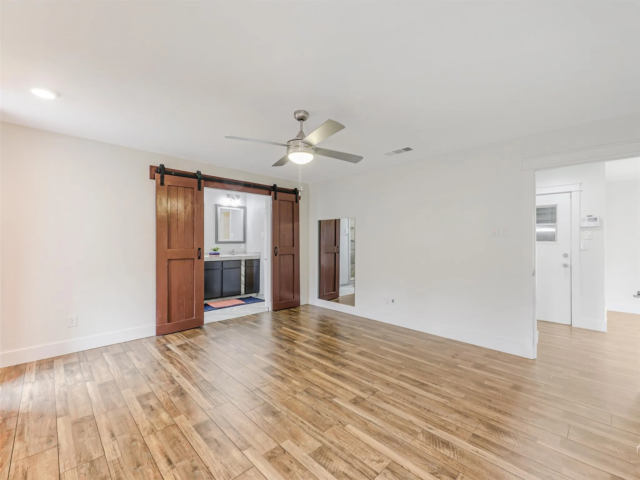 Single Family Residence For Sale in Collin County , 303 E 6th Street, Prosper, Texas 75078, 3 Bedroom, 2 Bathroom, 2 Garage spaces, 1,718 Sqft, built in 1984, Preowned, mls#21196899, Real Estate Agent in Prosper, Homes For Sale in Collin county, Homes For Sale in Prosper, Realtor in Prosper Texas, Real Estate Brokerage Independent Realty Texas, Luminita Cordes Realtor