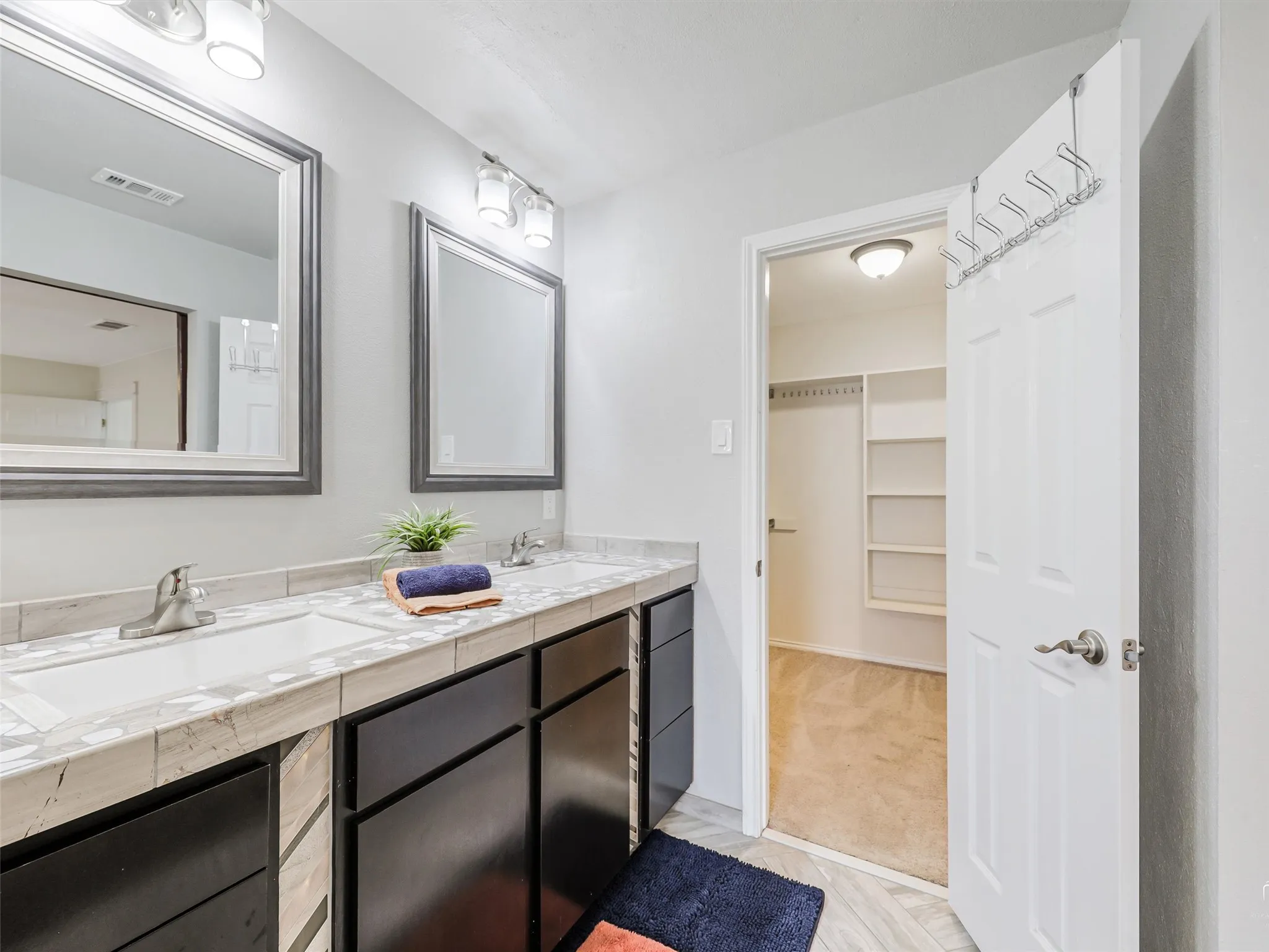 Single Family Residence For Sale in Collin County , 303 E 6th Street, Prosper, Texas 75078, 3 Bedroom, 2 Bathroom, 2 Garage spaces, 1,718 Sqft, built in 1984, Preowned, mls#21196899, Real Estate Agent in Prosper, Homes For Sale in Collin county, Homes For Sale in Prosper, Realtor in Prosper Texas, Real Estate Brokerage Independent Realty Texas, Luminita Cordes Realtor
