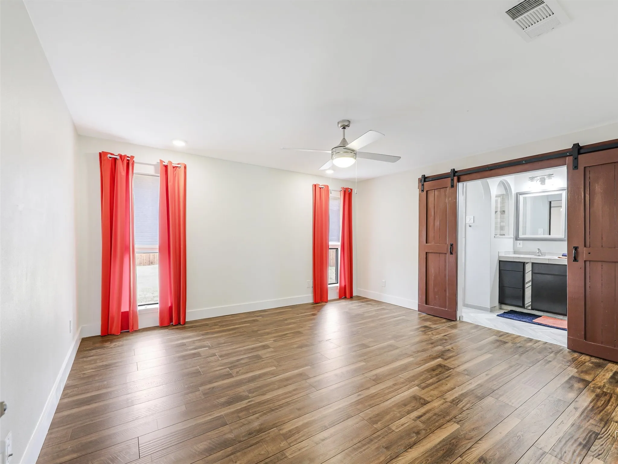Single Family Residence For Sale in Collin County , 303 E 6th Street, Prosper, Texas 75078, 3 Bedroom, 2 Bathroom, 2 Garage spaces, 1,718 Sqft, built in 1984, Preowned, mls#21196899, Real Estate Agent in Prosper, Homes For Sale in Collin county, Homes For Sale in Prosper, Realtor in Prosper Texas, Real Estate Brokerage Independent Realty Texas, Luminita Cordes Realtor