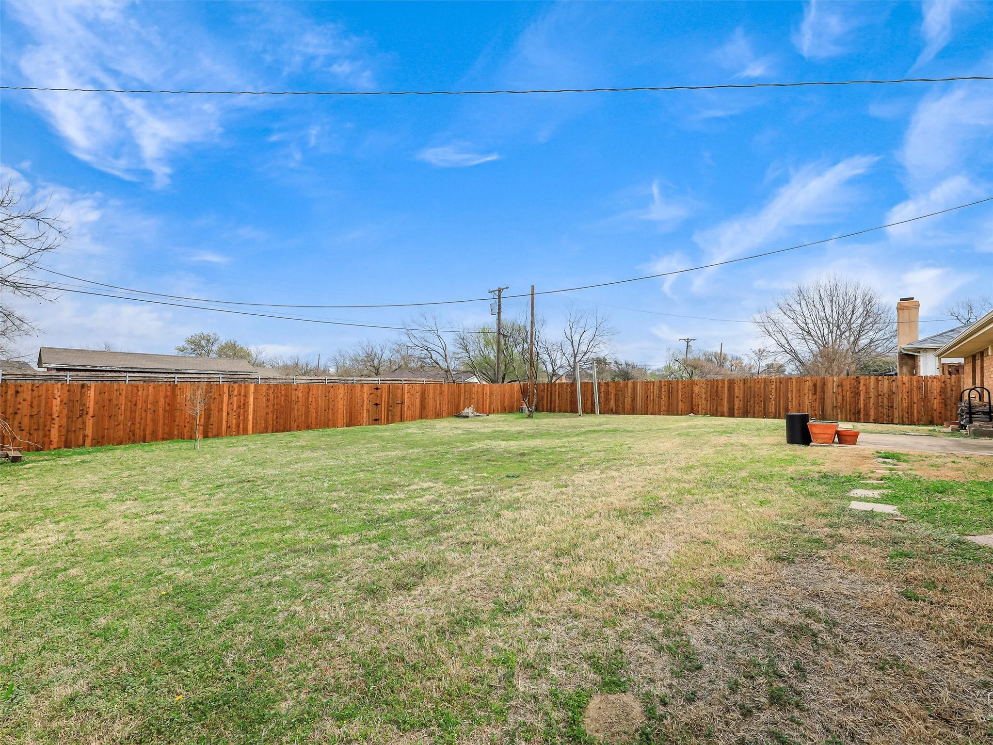 Single Family Residence For Sale in Collin County , 303 E 6th Street, Prosper, Texas 75078, 3 Bedroom, 2 Bathroom, 2 Garage spaces, 1,718 Sqft, built in 1984, Preowned, mls#21196899, Real Estate Agent in Prosper, Homes For Sale in Collin county, Homes For Sale in Prosper, Realtor in Prosper Texas, Real Estate Brokerage Independent Realty Texas, Luminita Cordes Realtor