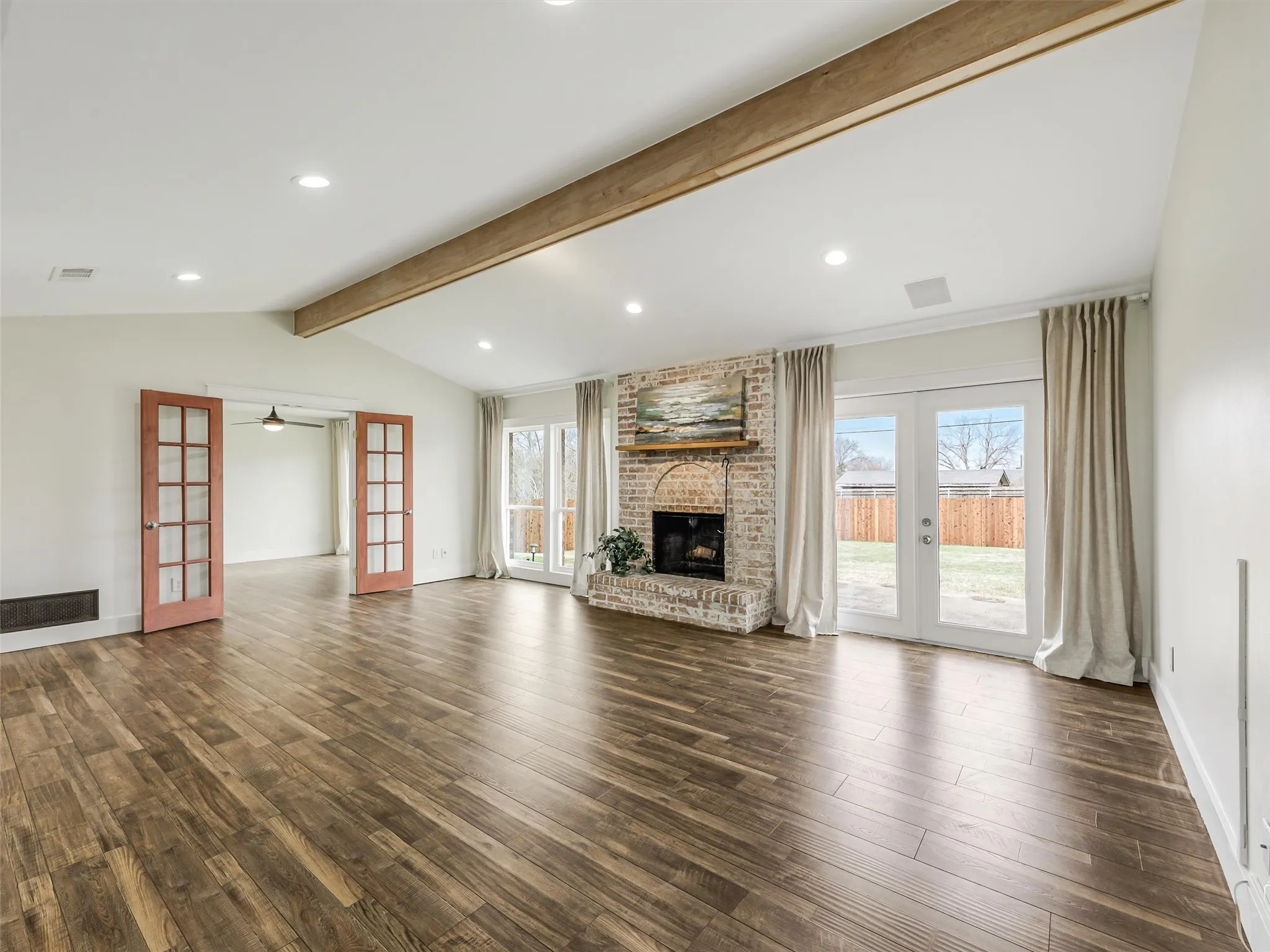 Single Family Residence For Sale in Collin County , 303 E 6th Street, Prosper, Texas 75078, 3 Bedroom, 2 Bathroom, 2 Garage spaces, 1,718 Sqft, built in 1984, Preowned, mls#21196899, Real Estate Agent in Prosper, Homes For Sale in Collin county, Homes For Sale in Prosper, Realtor in Prosper Texas, Real Estate Brokerage Independent Realty Texas, Luminita Cordes Realtor