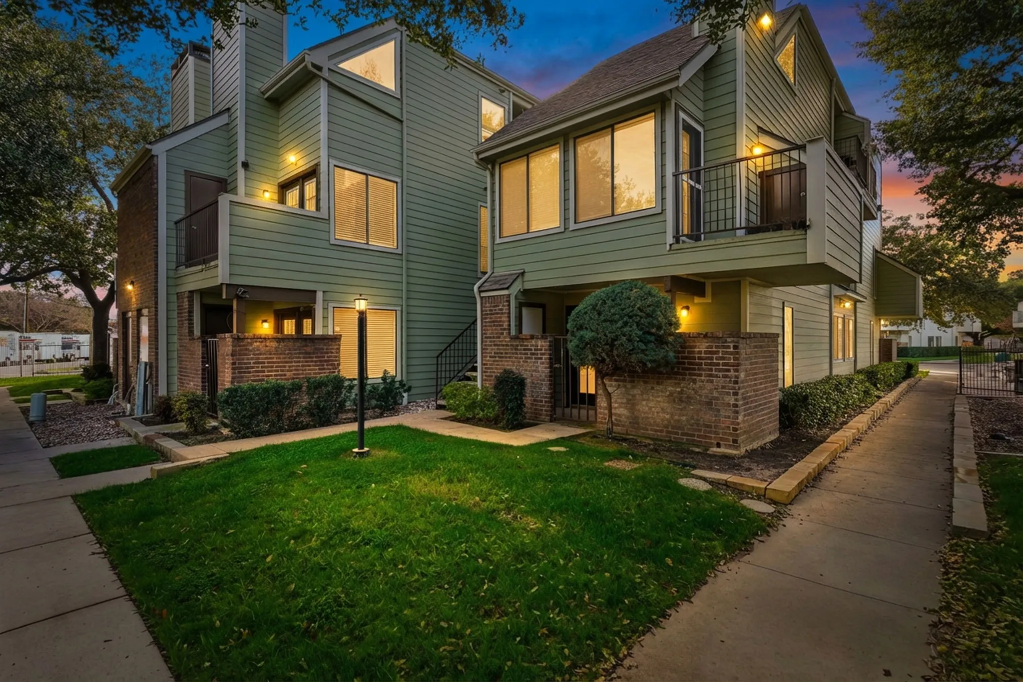 Condominium For Rent in Tarrant County , 3101 Sondra Drive 201, Fort Worth, Texas 76107, 1 Bedroom, 1 Bathroom, Garage spaces, 805 Sqft, built in 1981, Preowned, mls#21198836, Real Estate Agent in Fort Worth, Homes For Rent in Tarrant county, Homes For Rent in Fort Worth, Realtor in Fort Worth Texas, Real Estate Brokerage Independent Realty Texas, Luminita Cordes Realtor