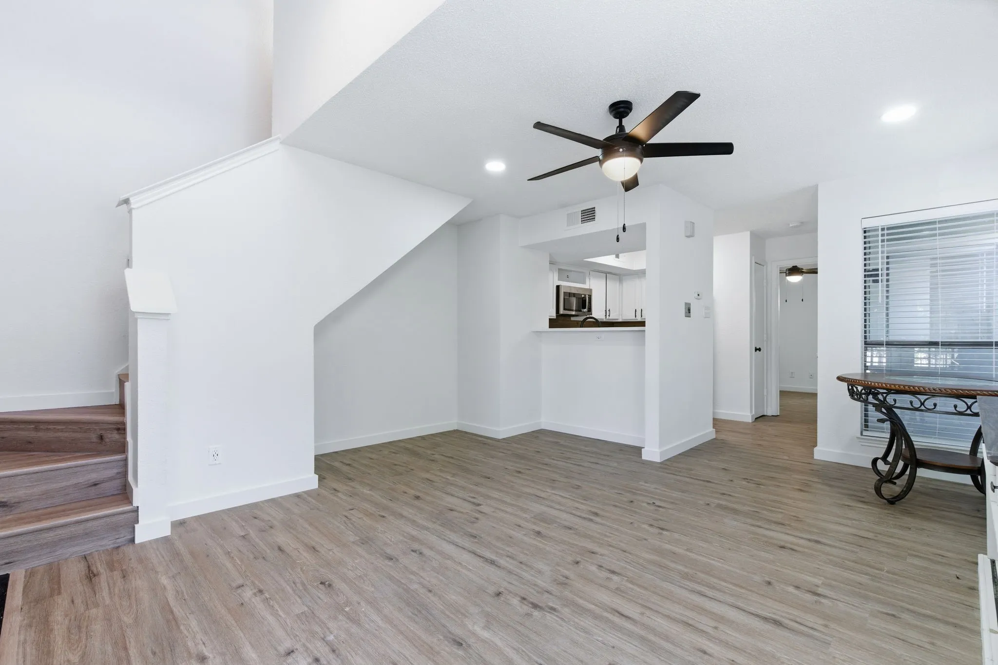 Condominium For Rent in Tarrant County , 3101 Sondra Drive 201, Fort Worth, Texas 76107, 1 Bedroom, 1 Bathroom, Garage spaces, 805 Sqft, built in 1981, Preowned, mls#21198836, Real Estate Agent in Fort Worth, Homes For Rent in Tarrant county, Homes For Rent in Fort Worth, Realtor in Fort Worth Texas, Real Estate Brokerage Independent Realty Texas, Luminita Cordes Realtor