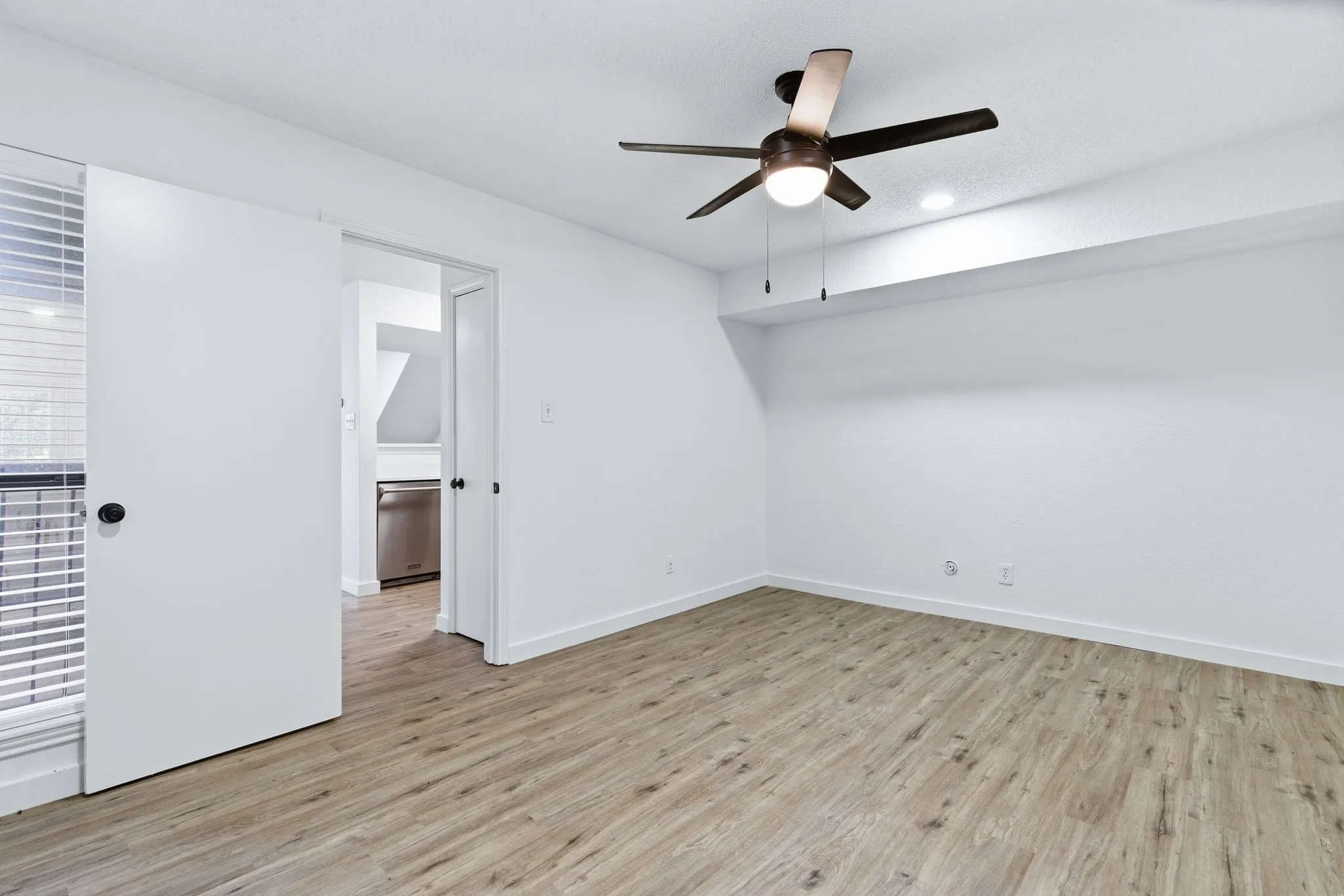 Condominium For Rent in Tarrant County , 3101 Sondra Drive 201, Fort Worth, Texas 76107, 1 Bedroom, 1 Bathroom, Garage spaces, 805 Sqft, built in 1981, Preowned, mls#21198836, Real Estate Agent in Fort Worth, Homes For Rent in Tarrant county, Homes For Rent in Fort Worth, Realtor in Fort Worth Texas, Real Estate Brokerage Independent Realty Texas, Luminita Cordes Realtor