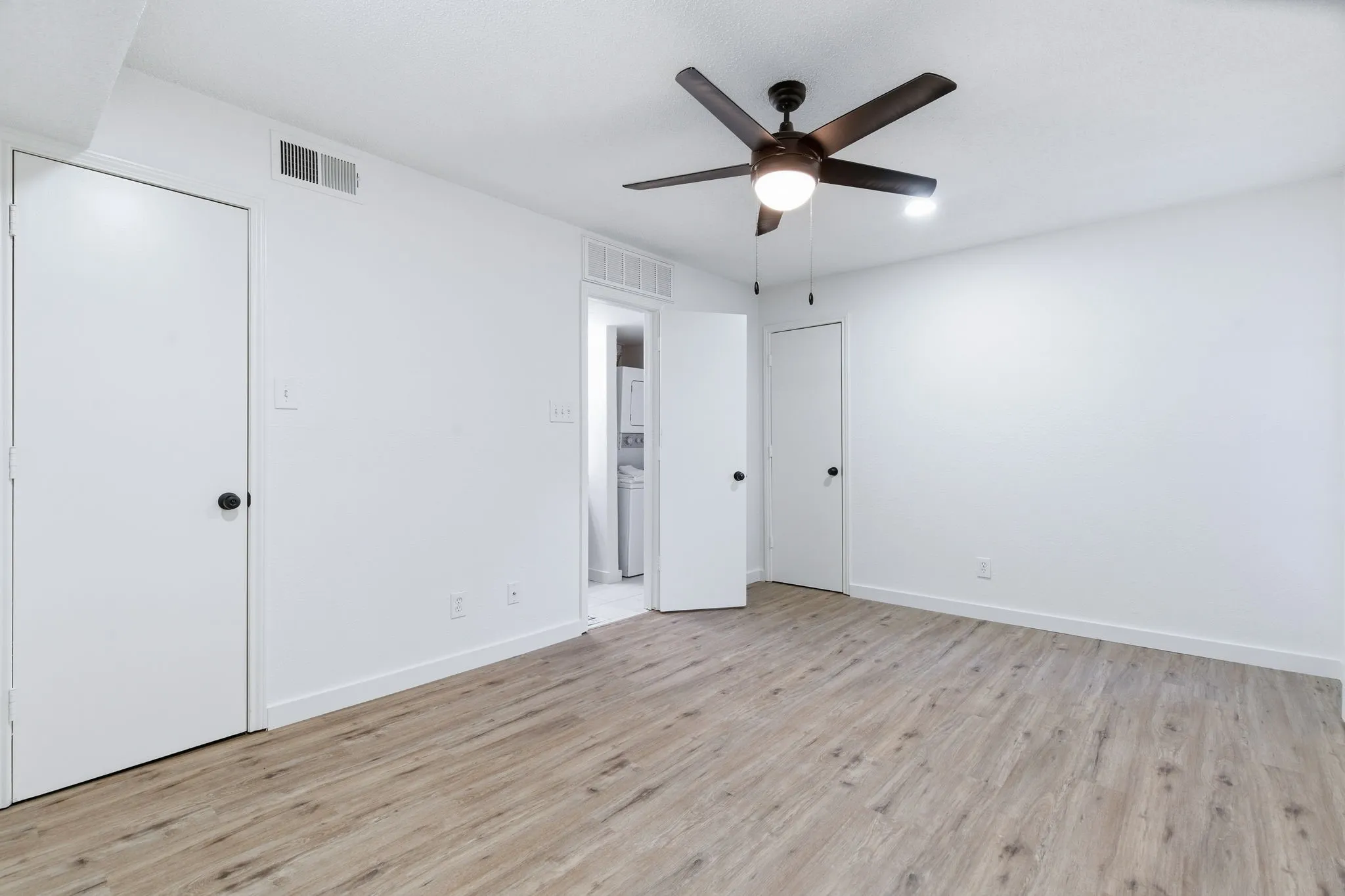 Condominium For Rent in Tarrant County , 3101 Sondra Drive 201, Fort Worth, Texas 76107, 1 Bedroom, 1 Bathroom, Garage spaces, 805 Sqft, built in 1981, Preowned, mls#21198836, Real Estate Agent in Fort Worth, Homes For Rent in Tarrant county, Homes For Rent in Fort Worth, Realtor in Fort Worth Texas, Real Estate Brokerage Independent Realty Texas, Luminita Cordes Realtor